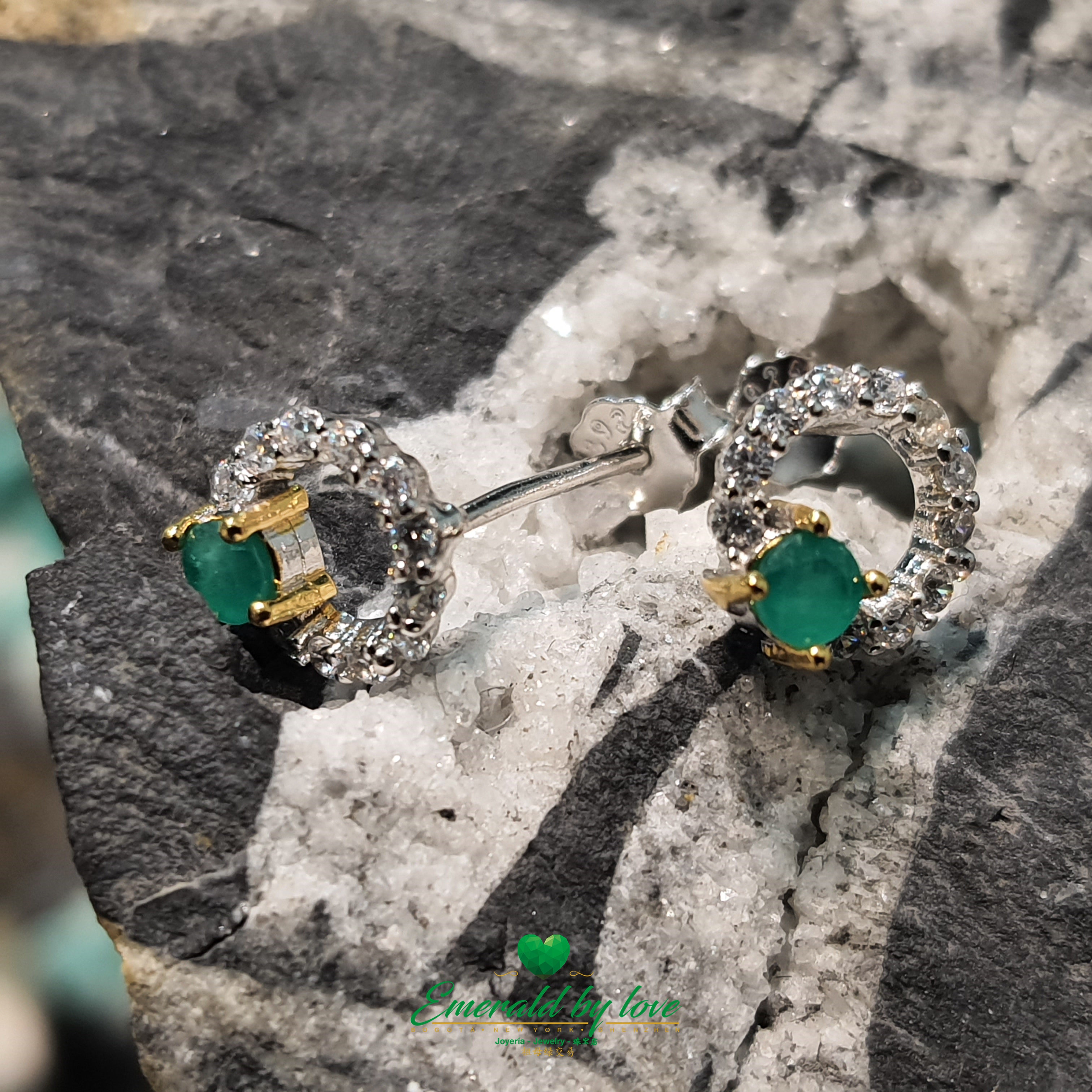 Aretes Modernos Circulares de Plata con Esmeraldas Colombianas Redondas