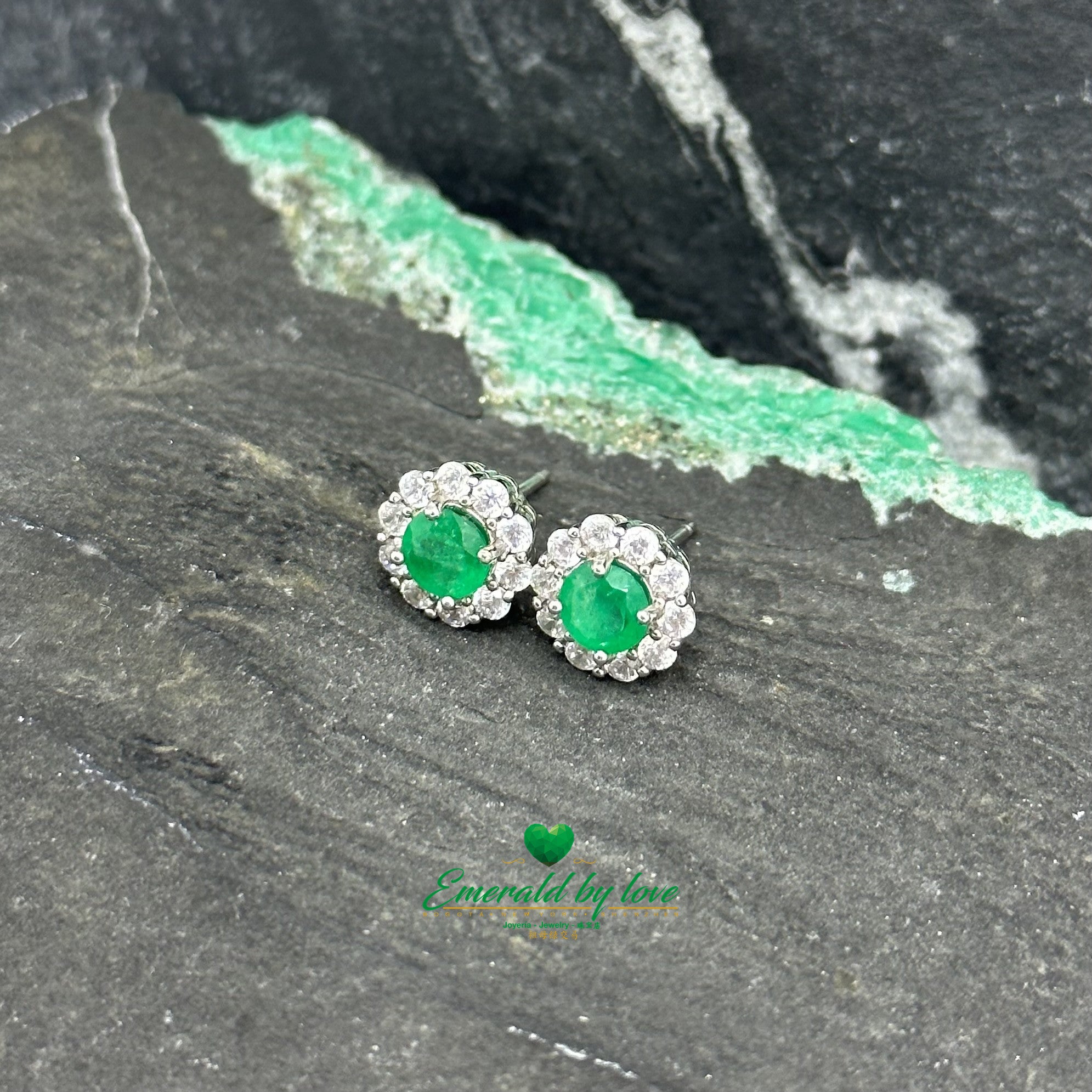 Boucles d'oreilles marquises florales en argent avec centre en zircone et émeraude