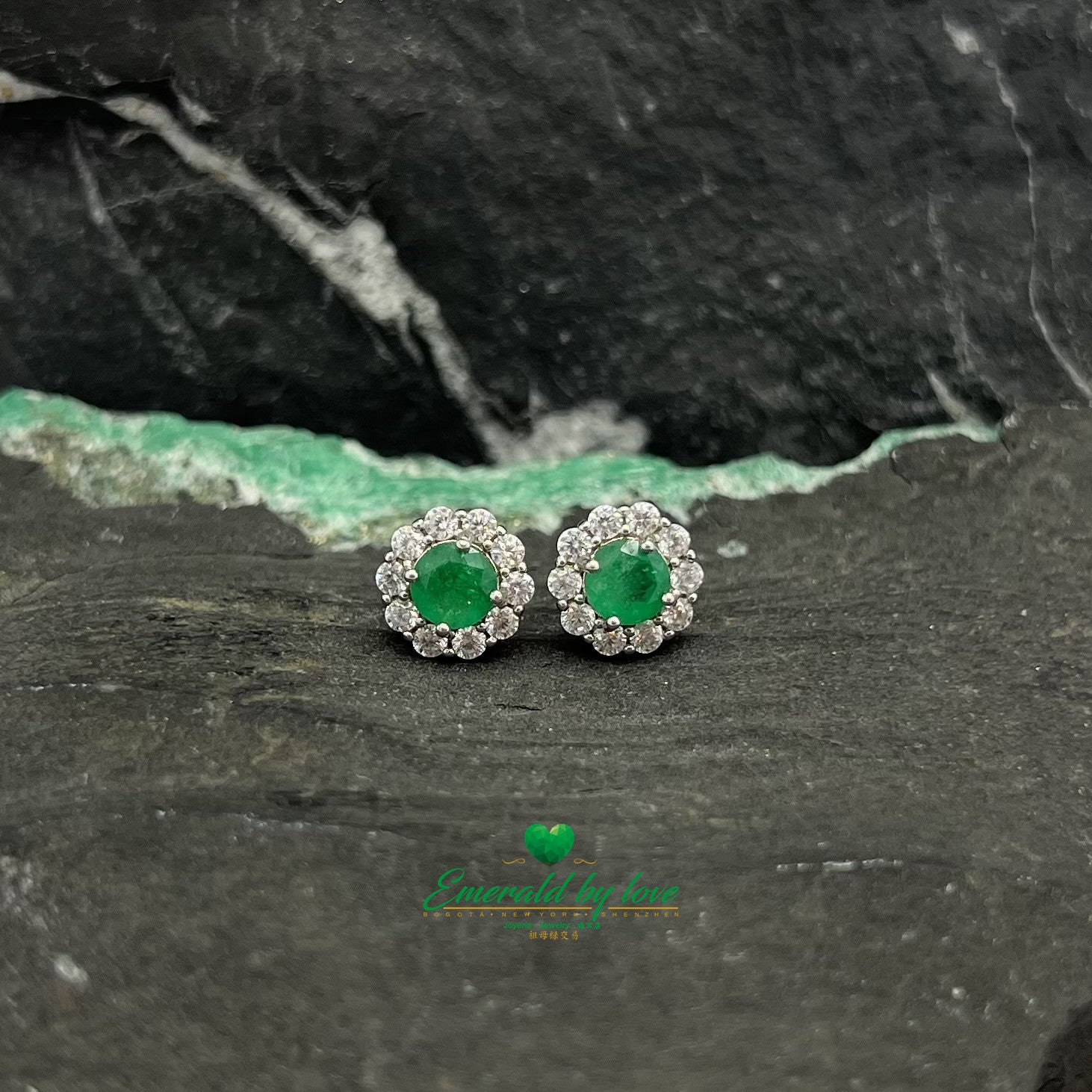 Boucles d'oreilles marquises florales en argent avec centre en zircone et émeraude