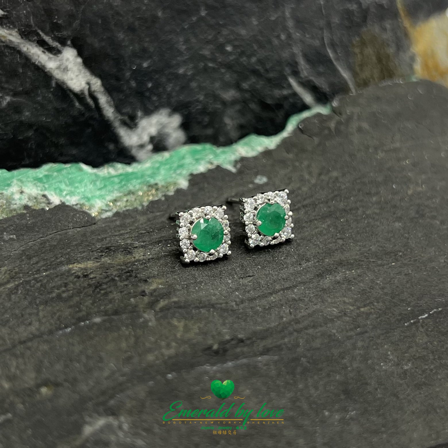 Square Sterling Silver Earrings with Round Central Emerald