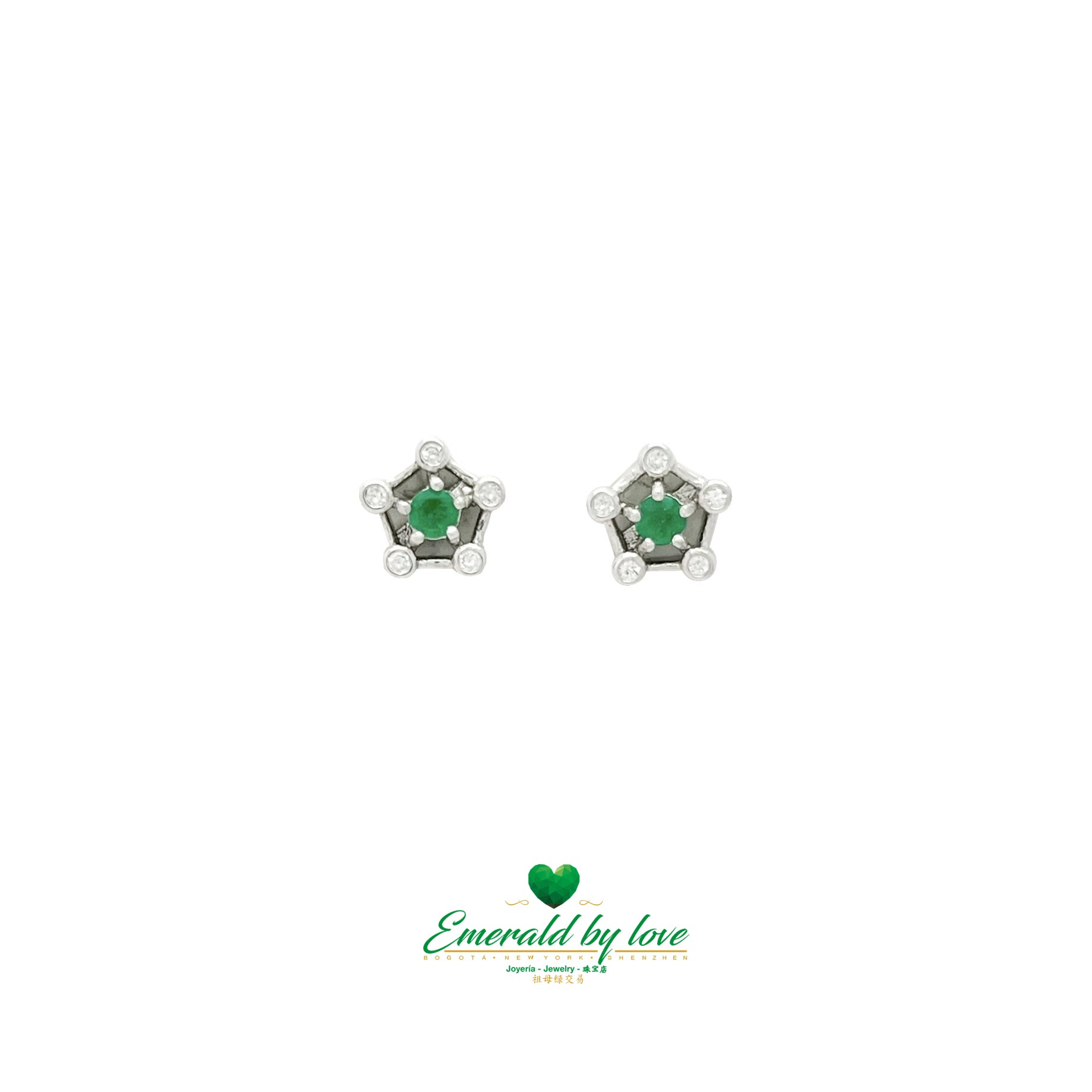 Boucles d'oreilles étoile en argent avec pointes arrondies et émeraude ronde centrale