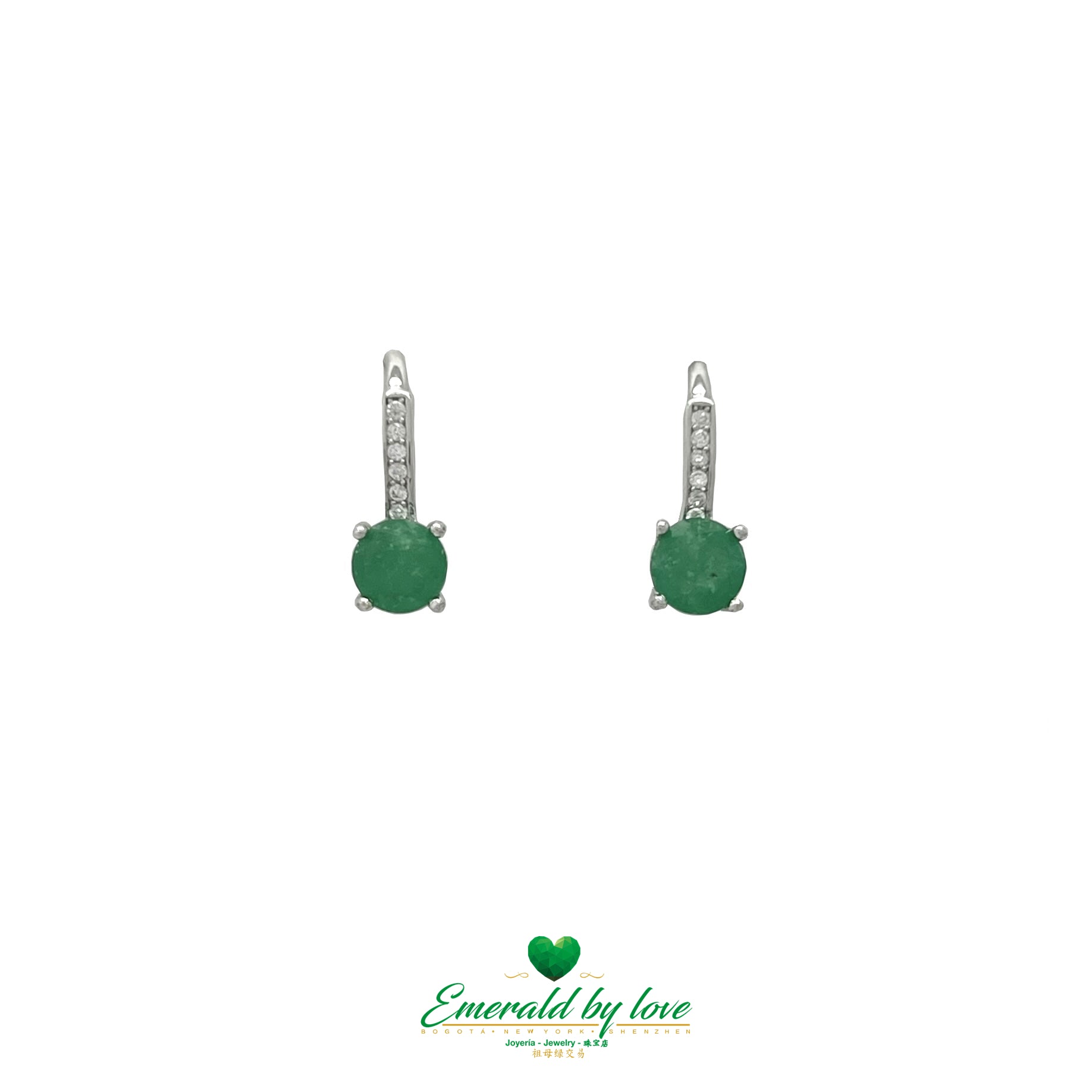 Elegantes pendientes colgantes con detalle de esmeralda redonda