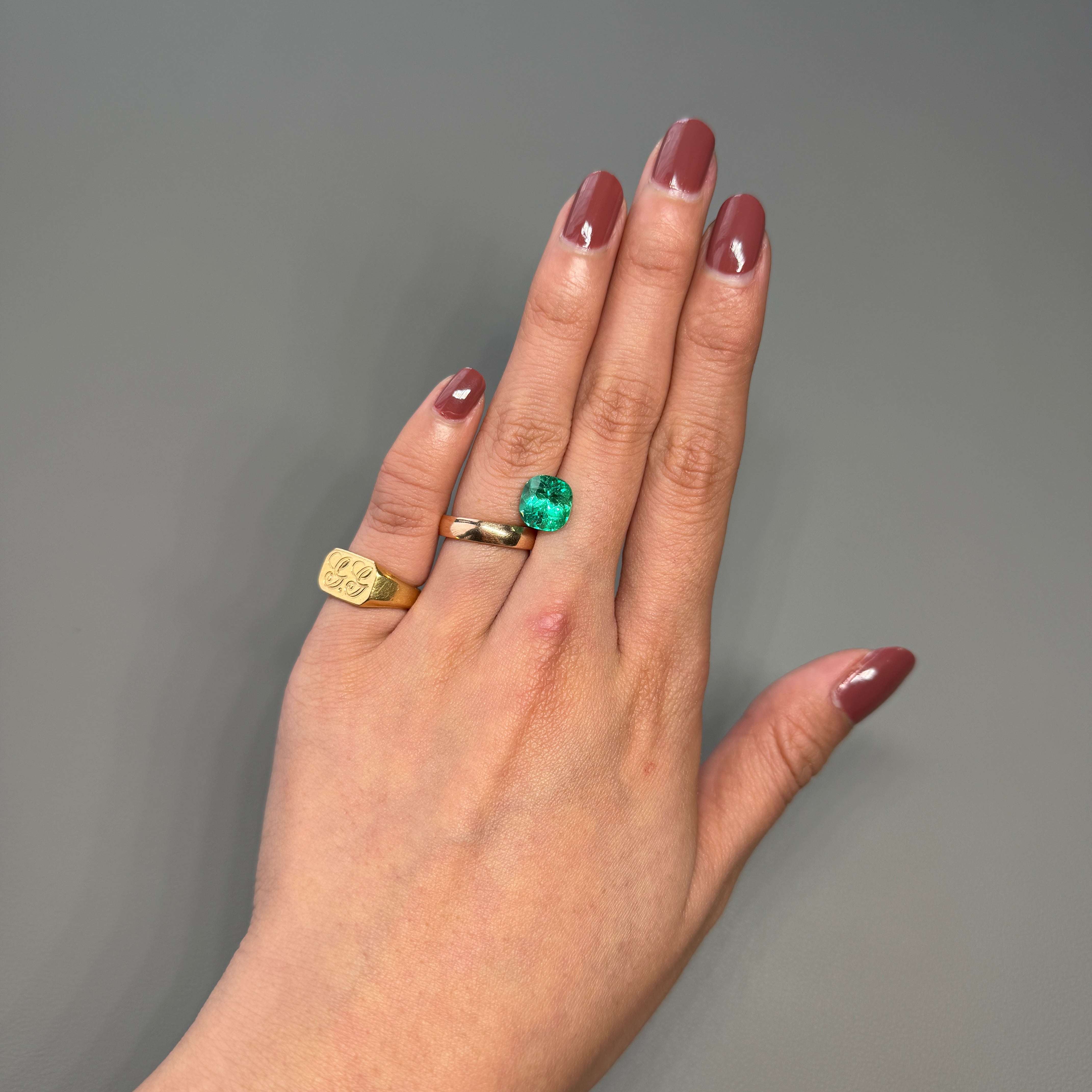 Beautiful 3.02 Carat Crystal Clear Colombian Emerald – Cushion Cut Gemstone