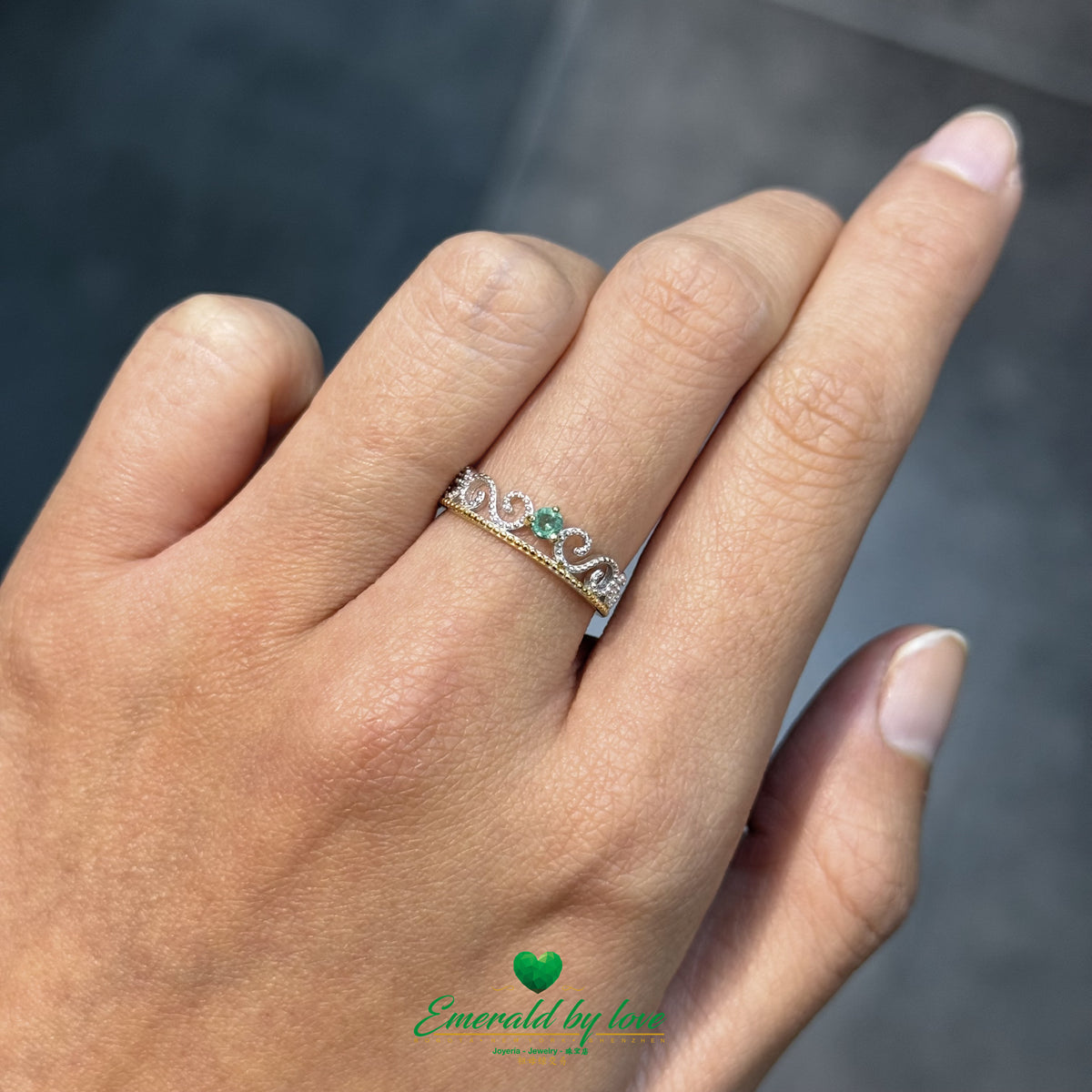 Mini Arabesque Ring with Round Colombian Emerald