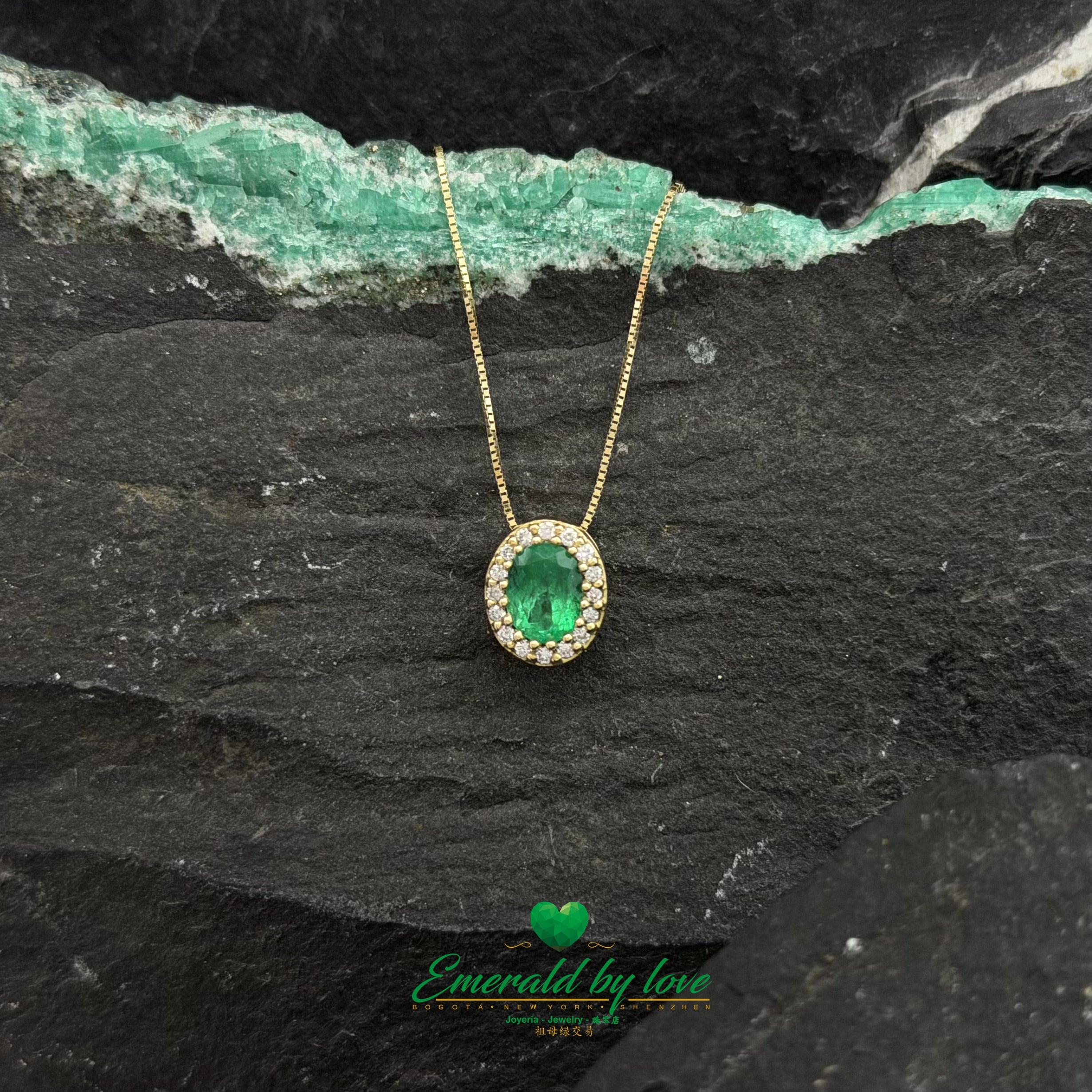 Oval Emerald Cluster Jewelry Set with Diamond Accents in Yellow Gold