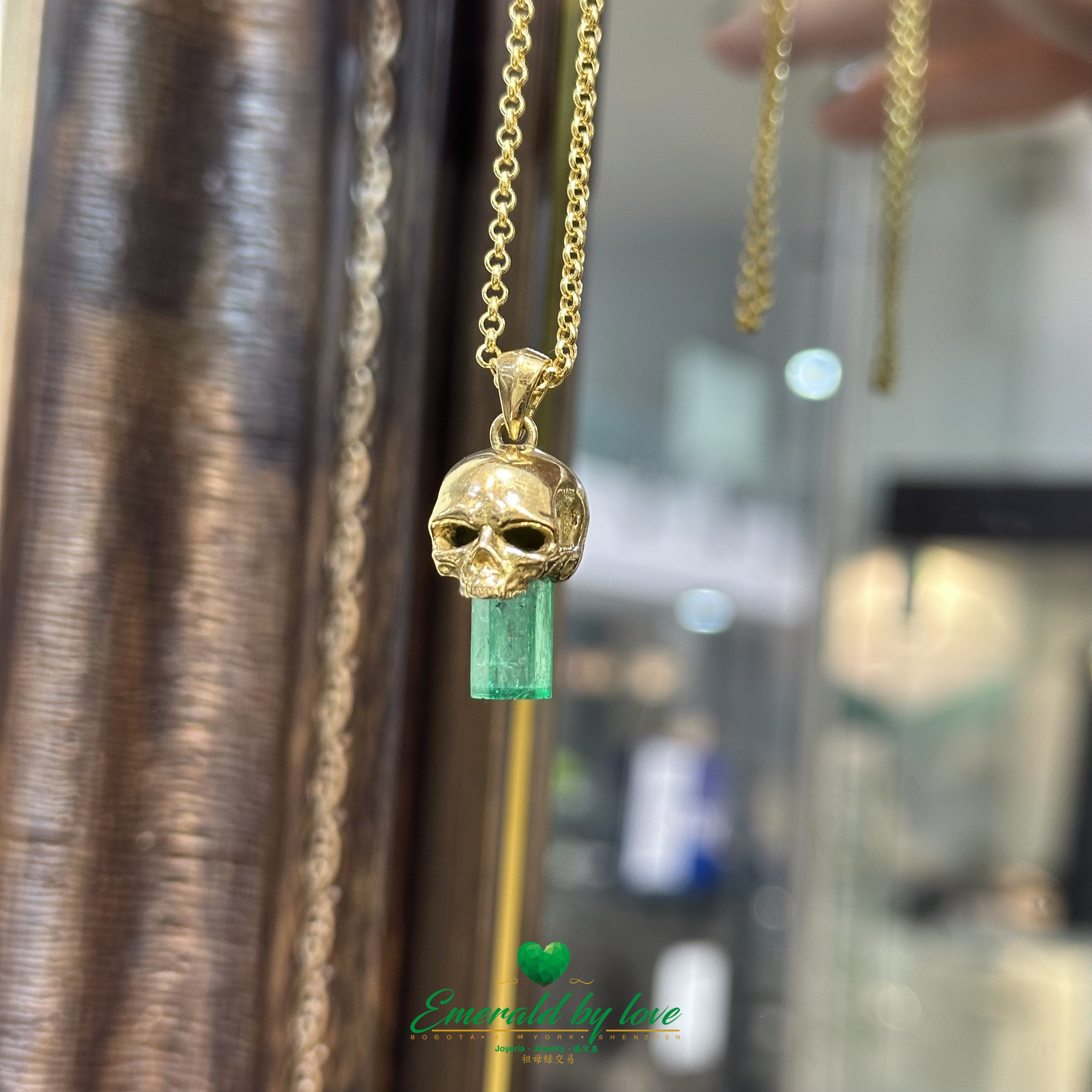 Skull Pendant in 18K Yellow Gold with 4.21ct Canutillo Colombian Emerald