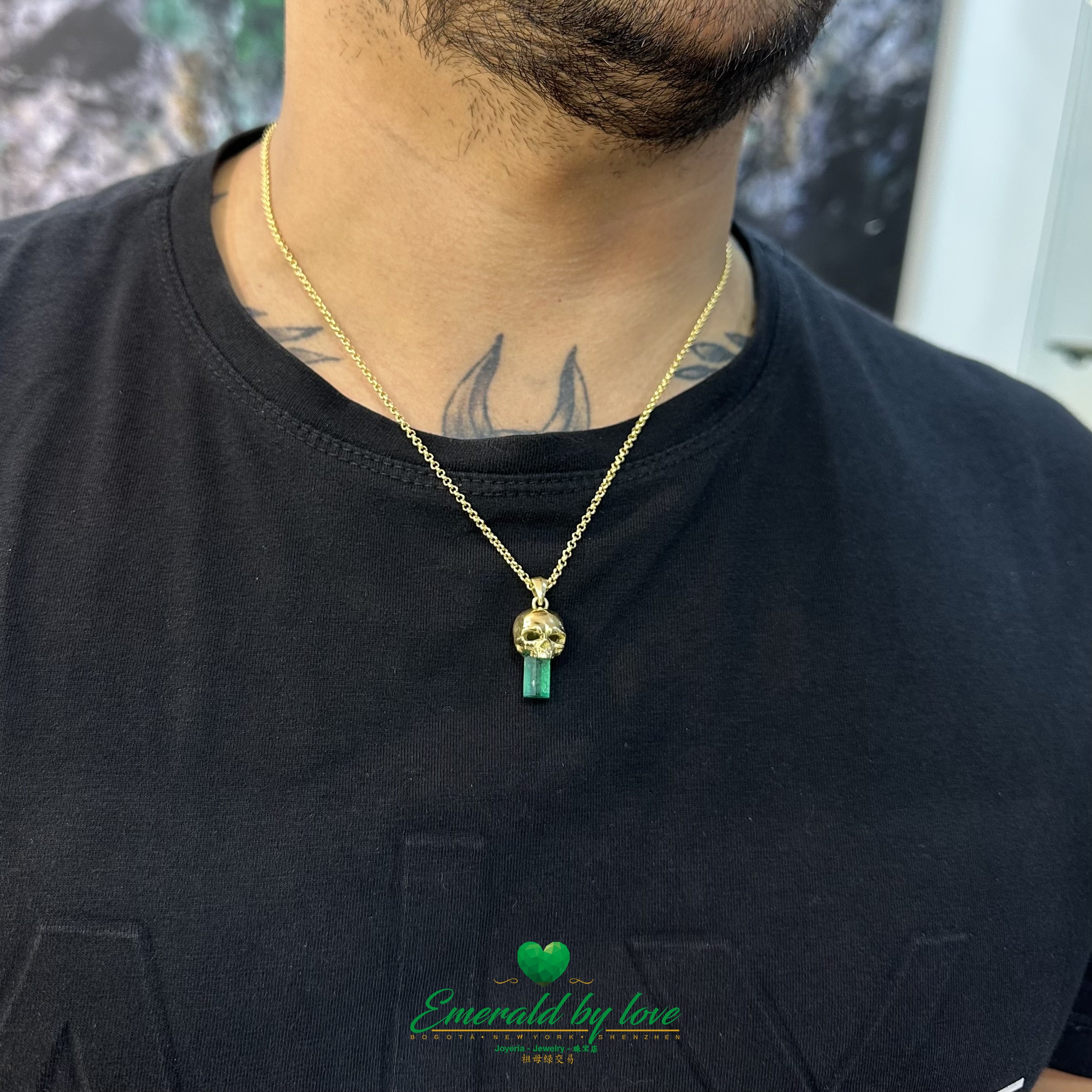 Skull Pendant in 18K Yellow Gold with 4.21ct Canutillo Colombian Emerald
