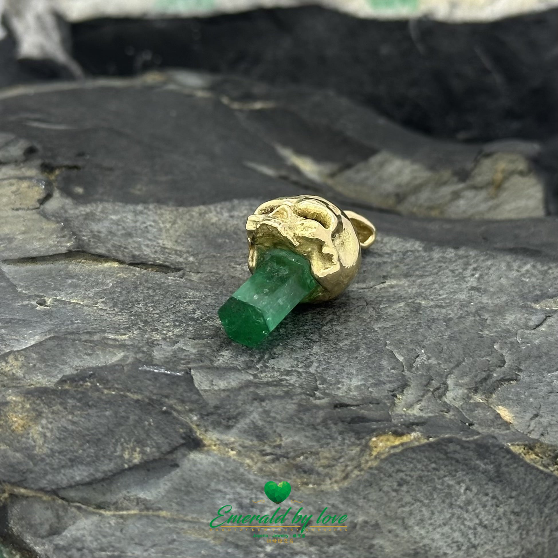 Skull Pendant in 18K Yellow Gold with 4.21ct Canutillo Colombian Emerald