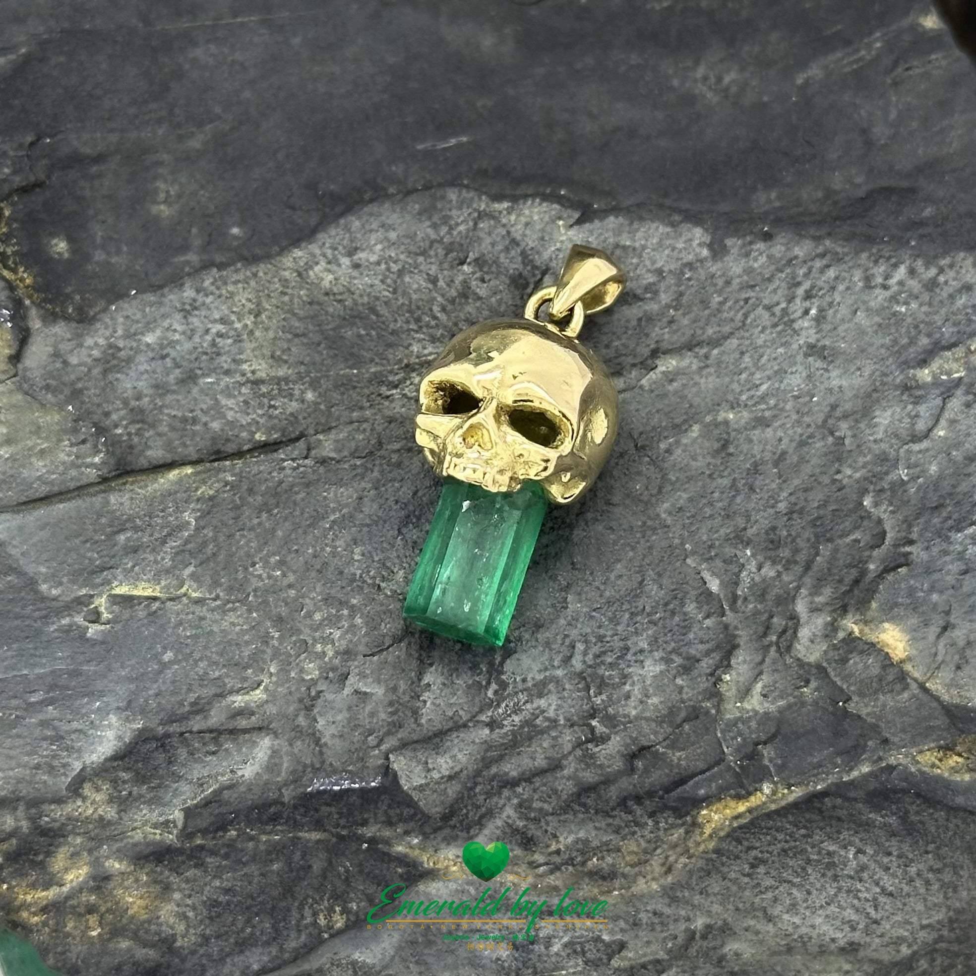 Skull Pendant in 18K Yellow Gold with 4.21ct Canutillo Colombian Emerald