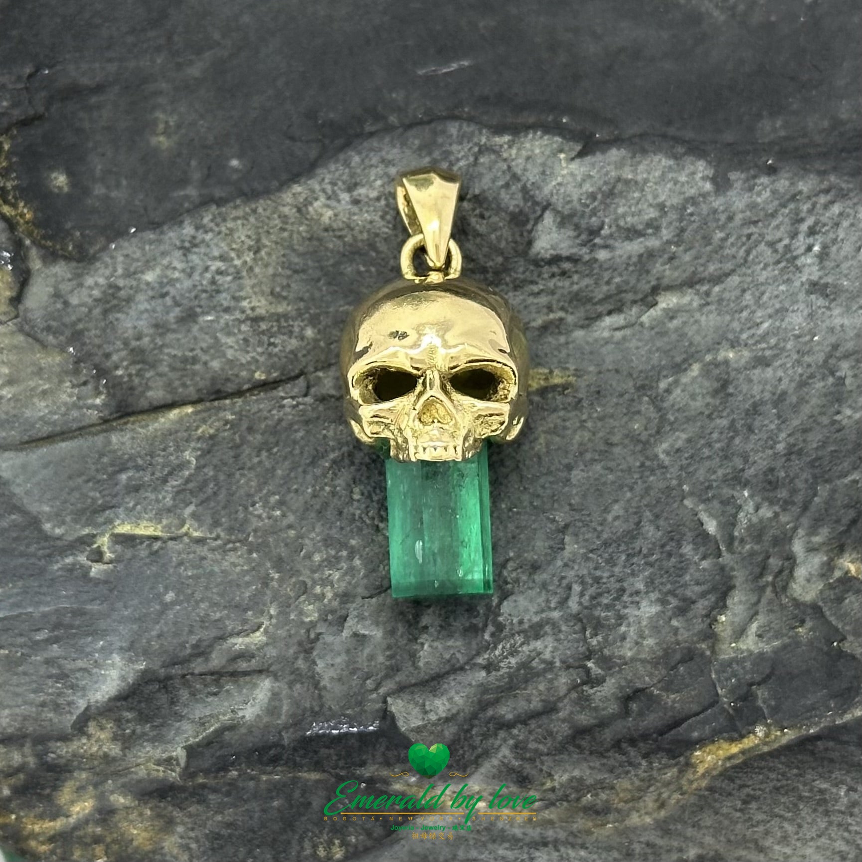 Skull Pendant in 18K Yellow Gold with 4.21ct Canutillo Colombian Emerald