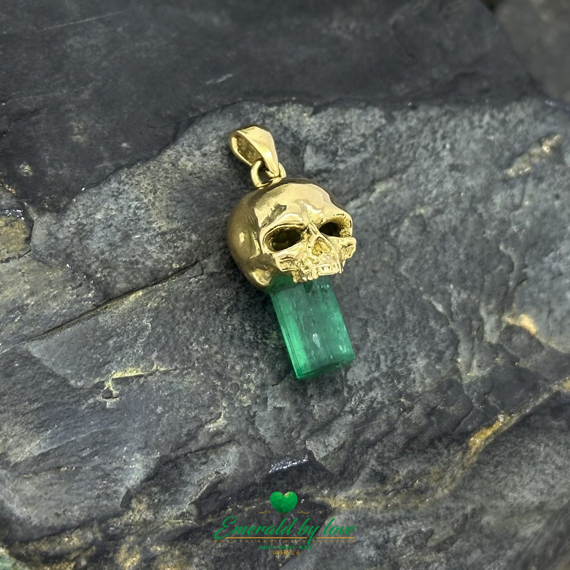 Skull Pendant in 18K Yellow Gold with 4.21ct Canutillo Colombian Emerald