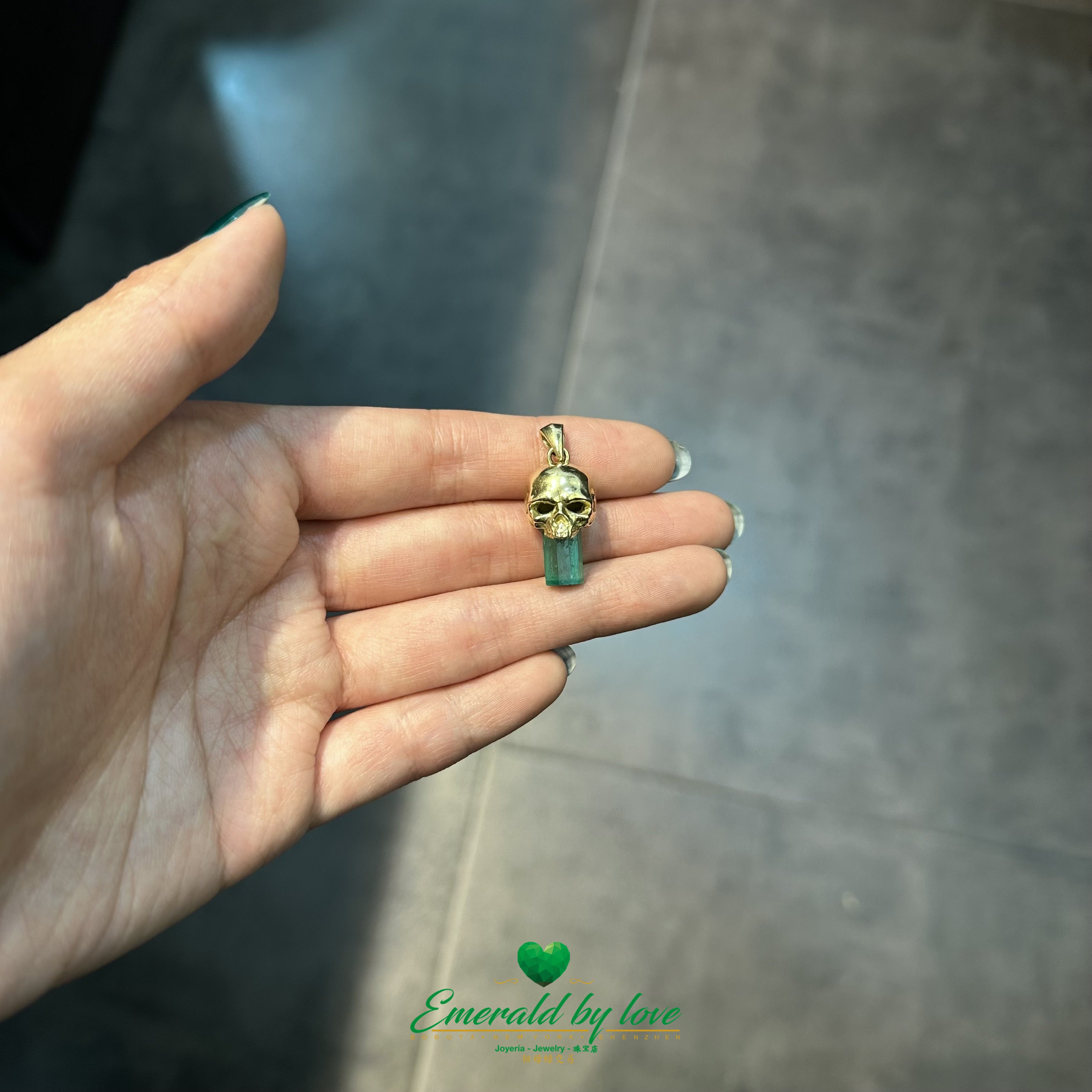 Skull Pendant in 18K Yellow Gold with 4.21ct Canutillo Colombian Emerald