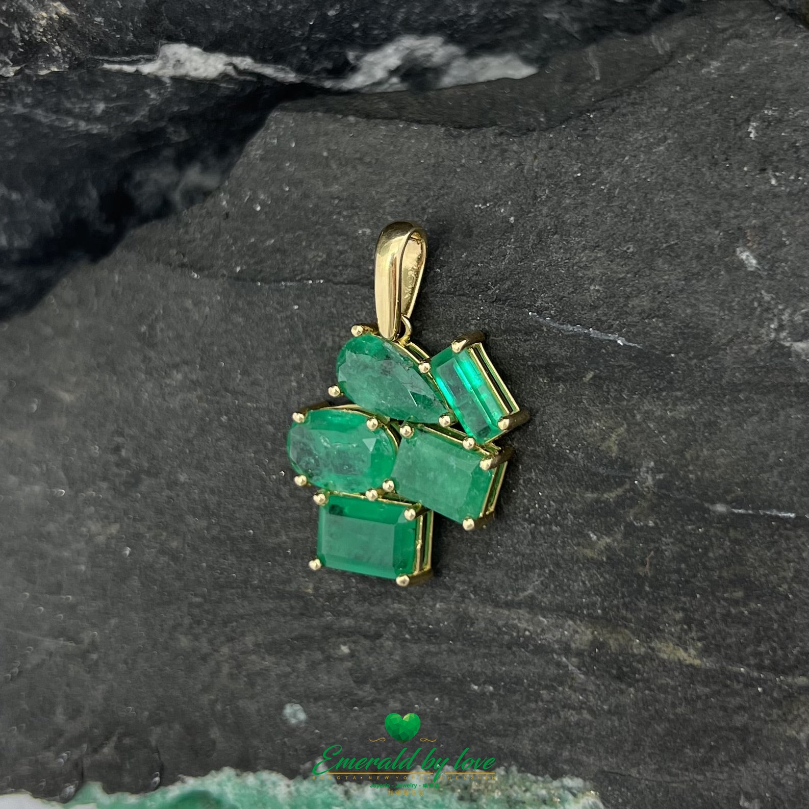 Versatile 18k Yellow Gold Pendant with 4.92 ct Multishaped Emeralds