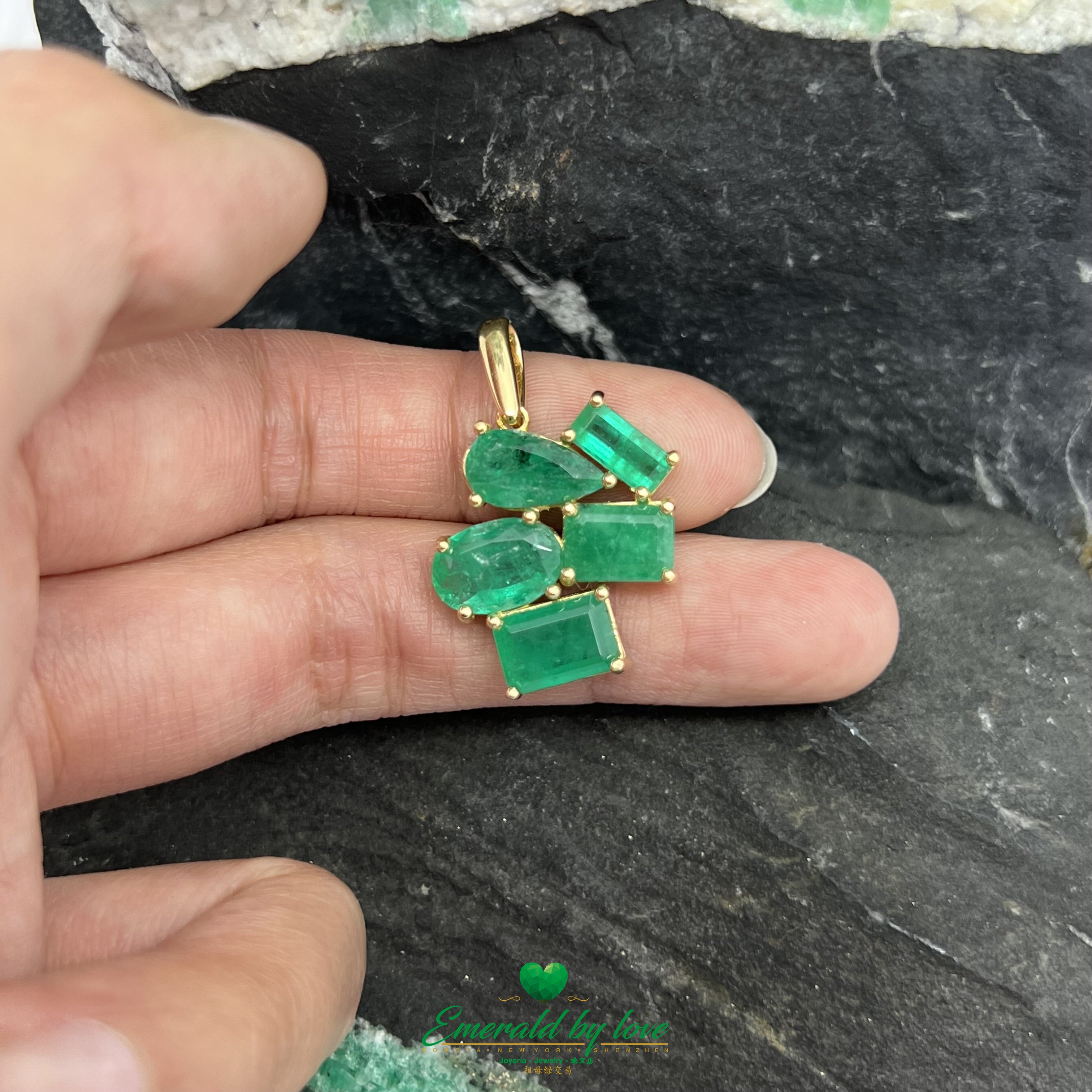 Versatile 18k Yellow Gold Pendant with 4.92 ct Multishaped Emeralds