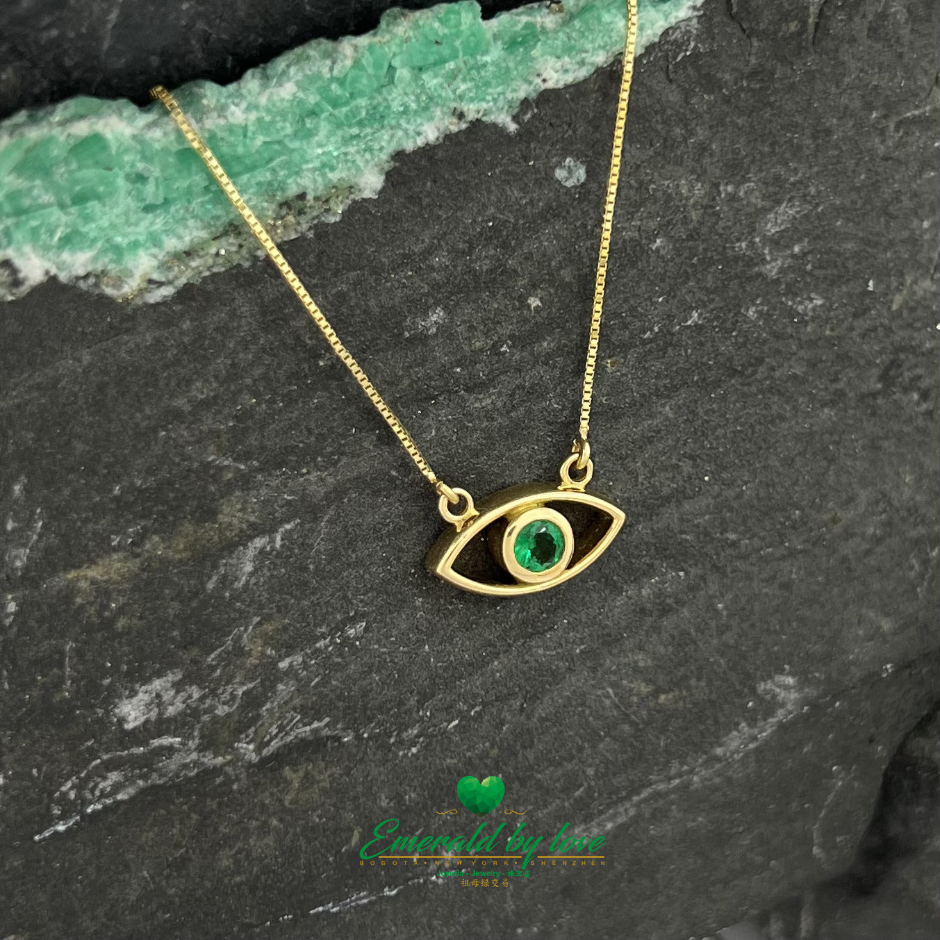 Golden Gaze : Pendentif Oeil en Or Jaune avec Centre Émeraude Rond