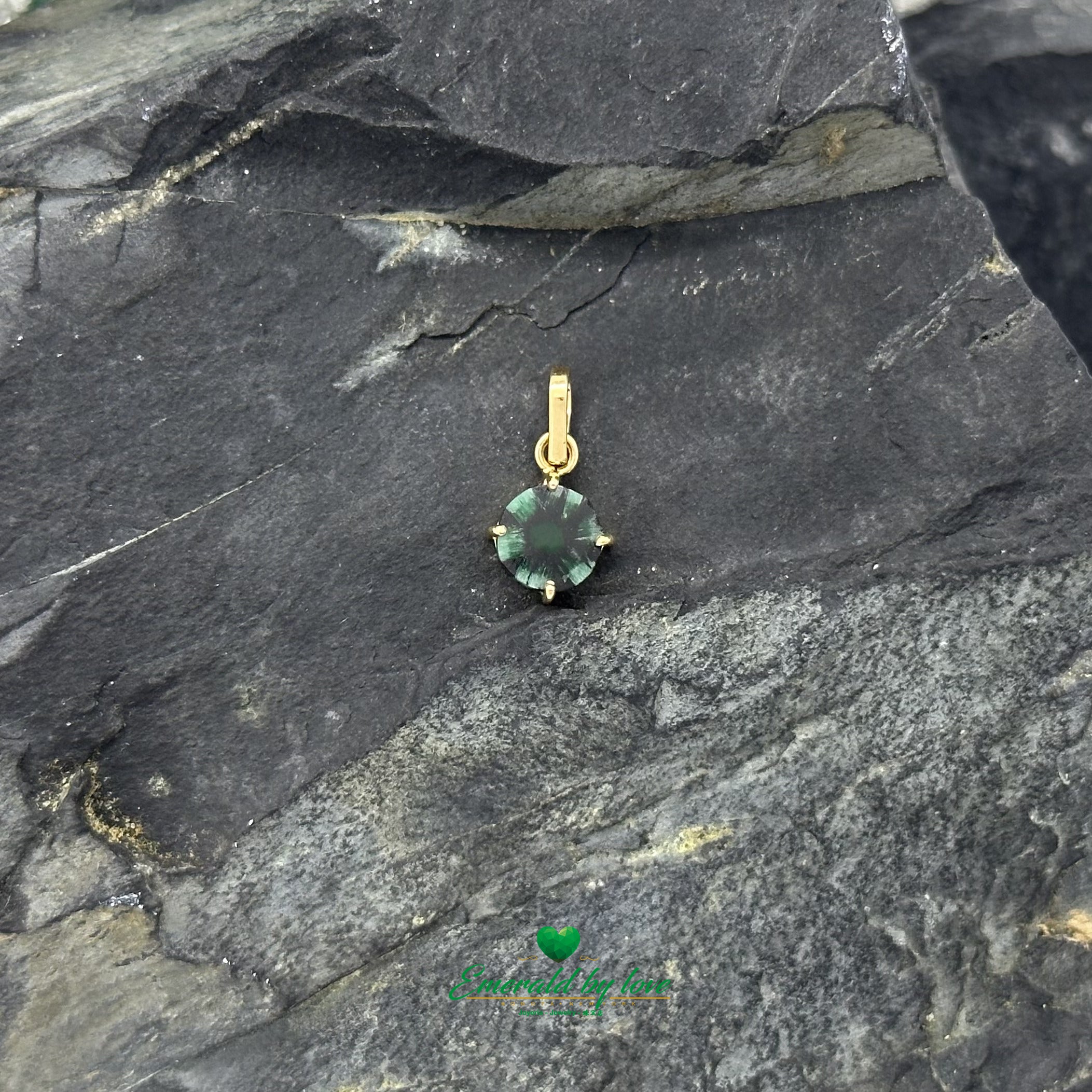 Colombian Trapiche Emerald Pendant – 0.77 ct Round Gem in Yellow Gold