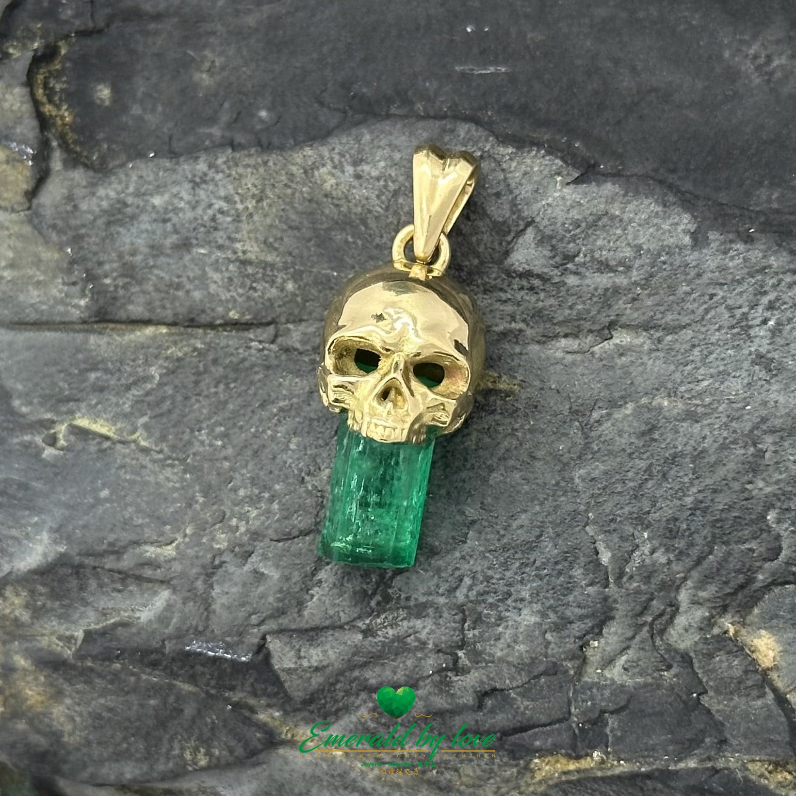 Skull Pendant in 18K Yellow Gold with Embedded Canutillo Colombian Emerald