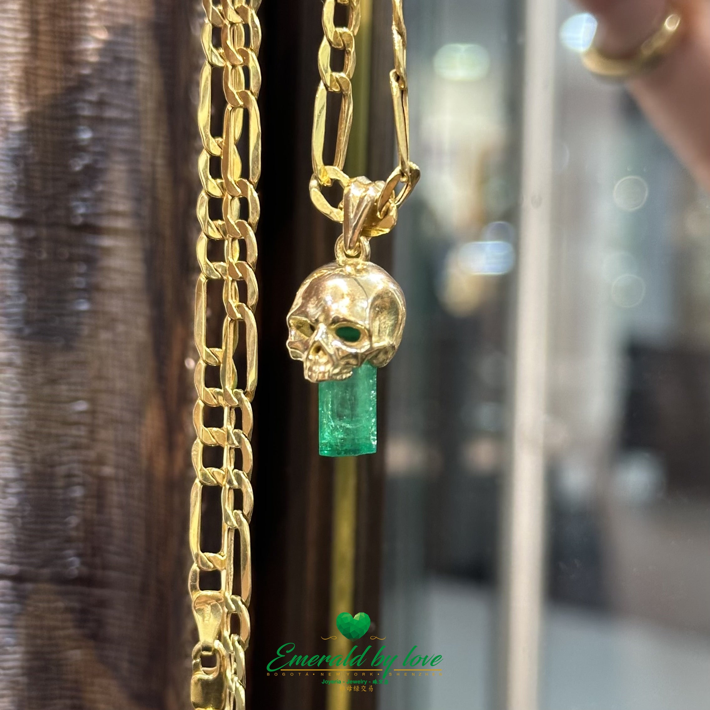 Skull Pendant in 18K Yellow Gold with Embedded Canutillo Colombian Emerald