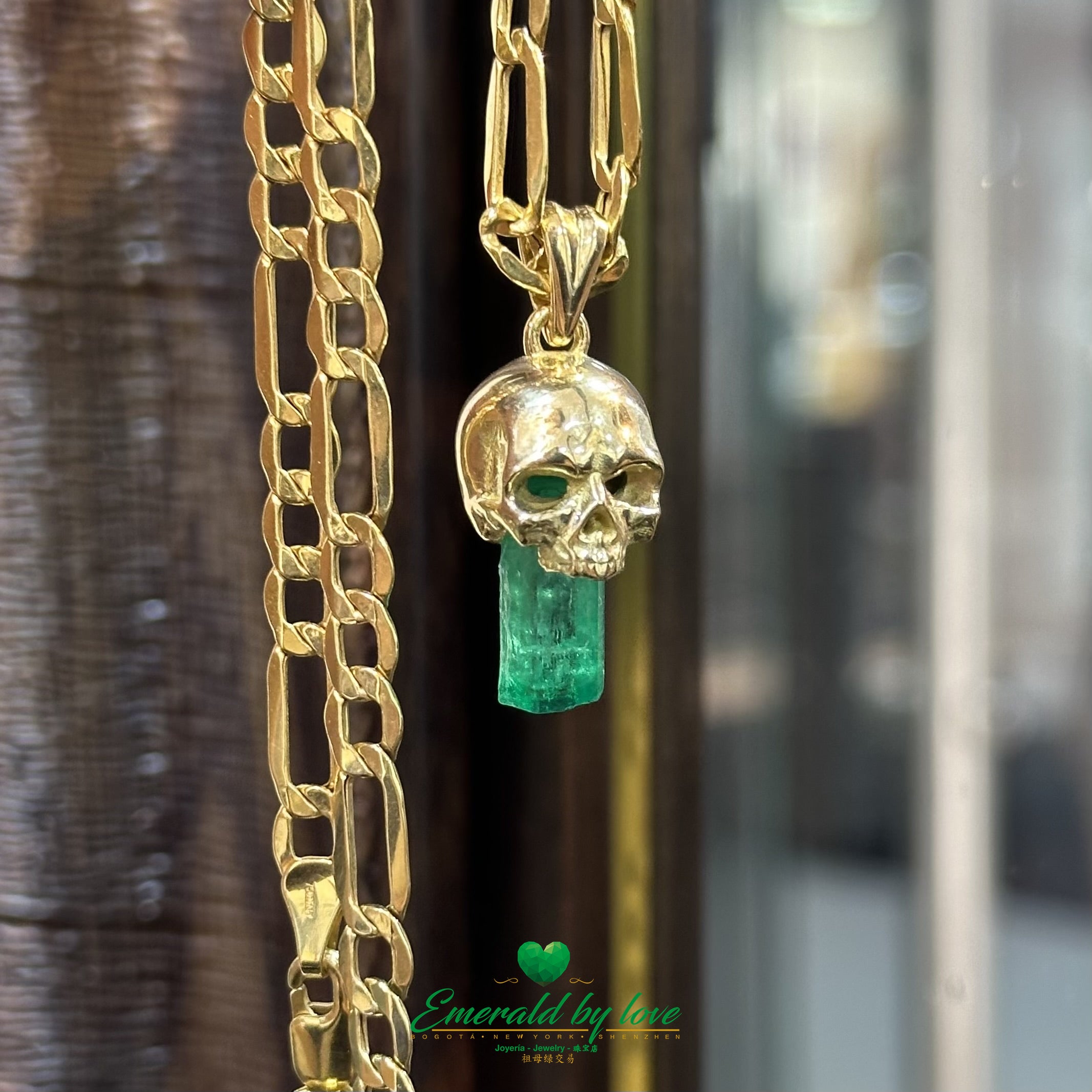 Skull Pendant in 18K Yellow Gold with Embedded Canutillo Colombian Emerald