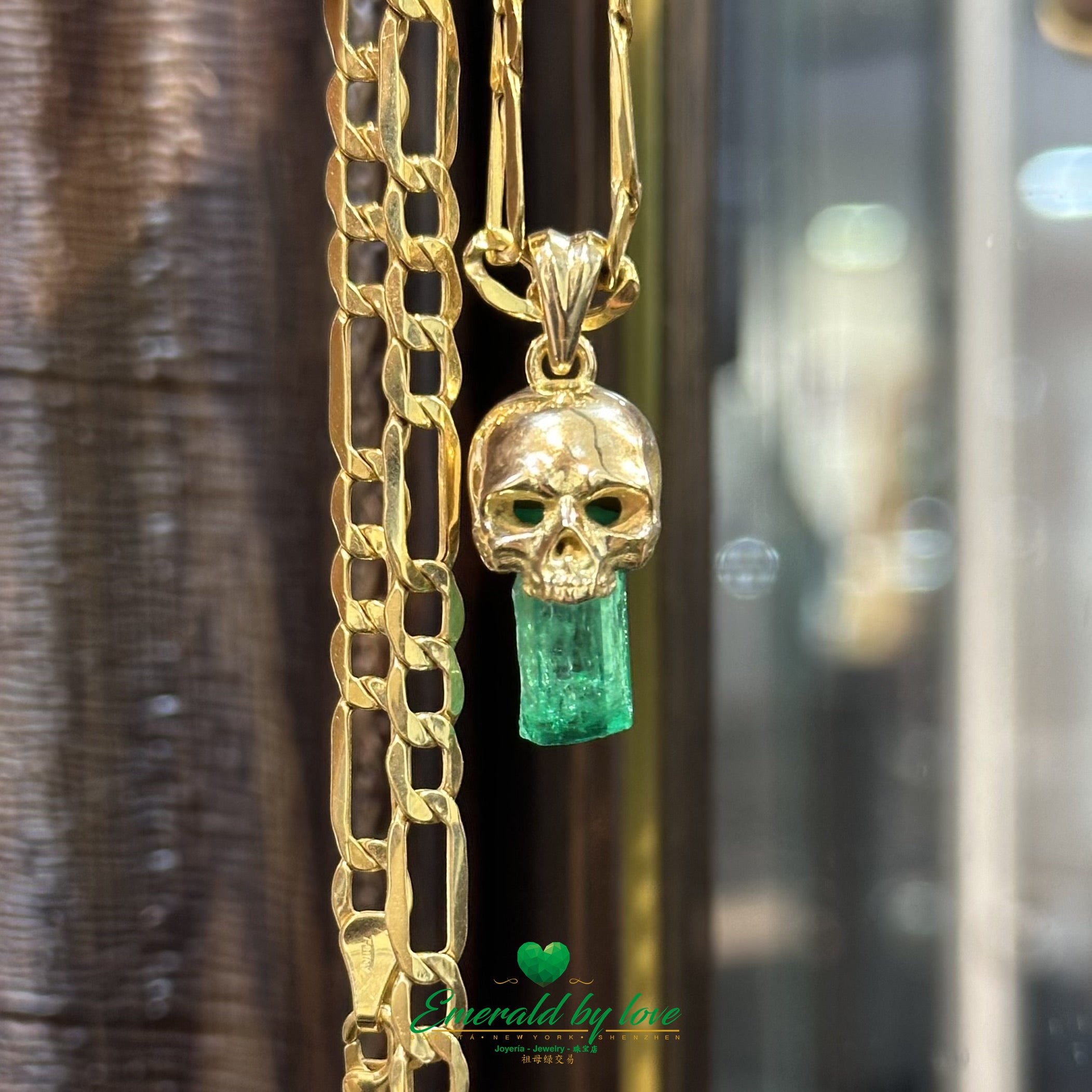 Skull Pendant in 18K Yellow Gold with Embedded Canutillo Colombian Emerald