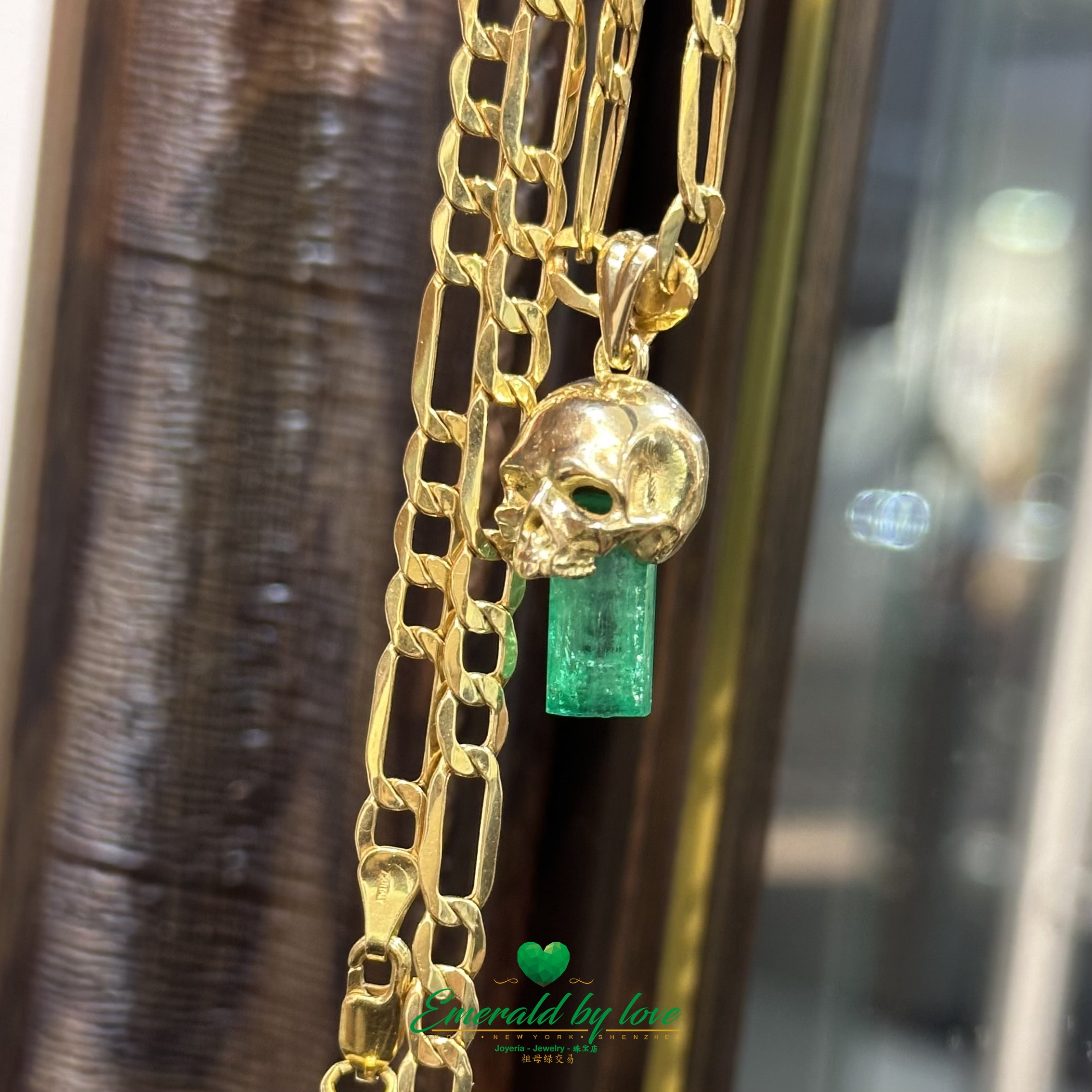 Skull Pendant in 18K Yellow Gold with Embedded Canutillo Colombian Emerald
