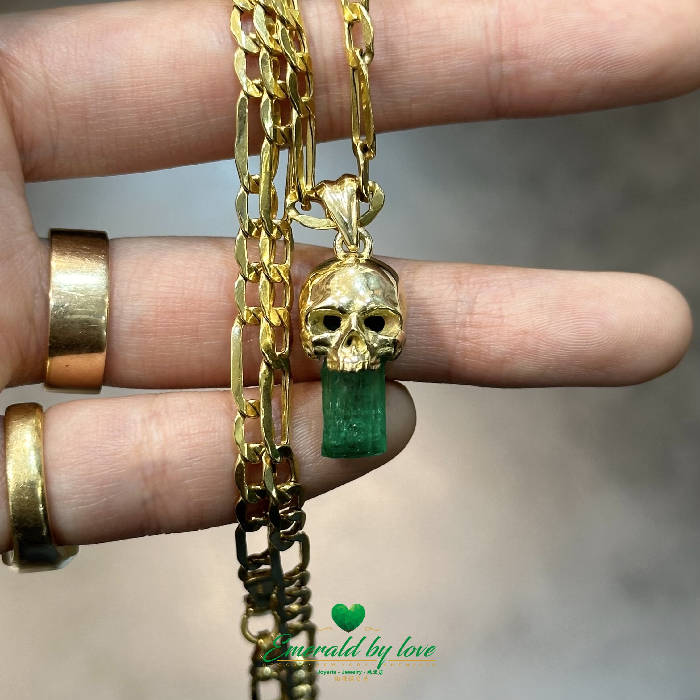 Skull Pendant in 18K Yellow Gold with Embedded Canutillo Colombian Emerald