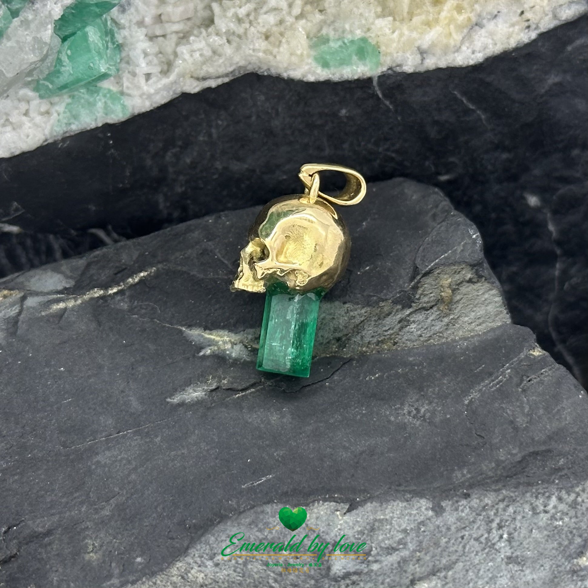 Skull Pendant in 18K Yellow Gold with Embedded Canutillo Colombian Emerald