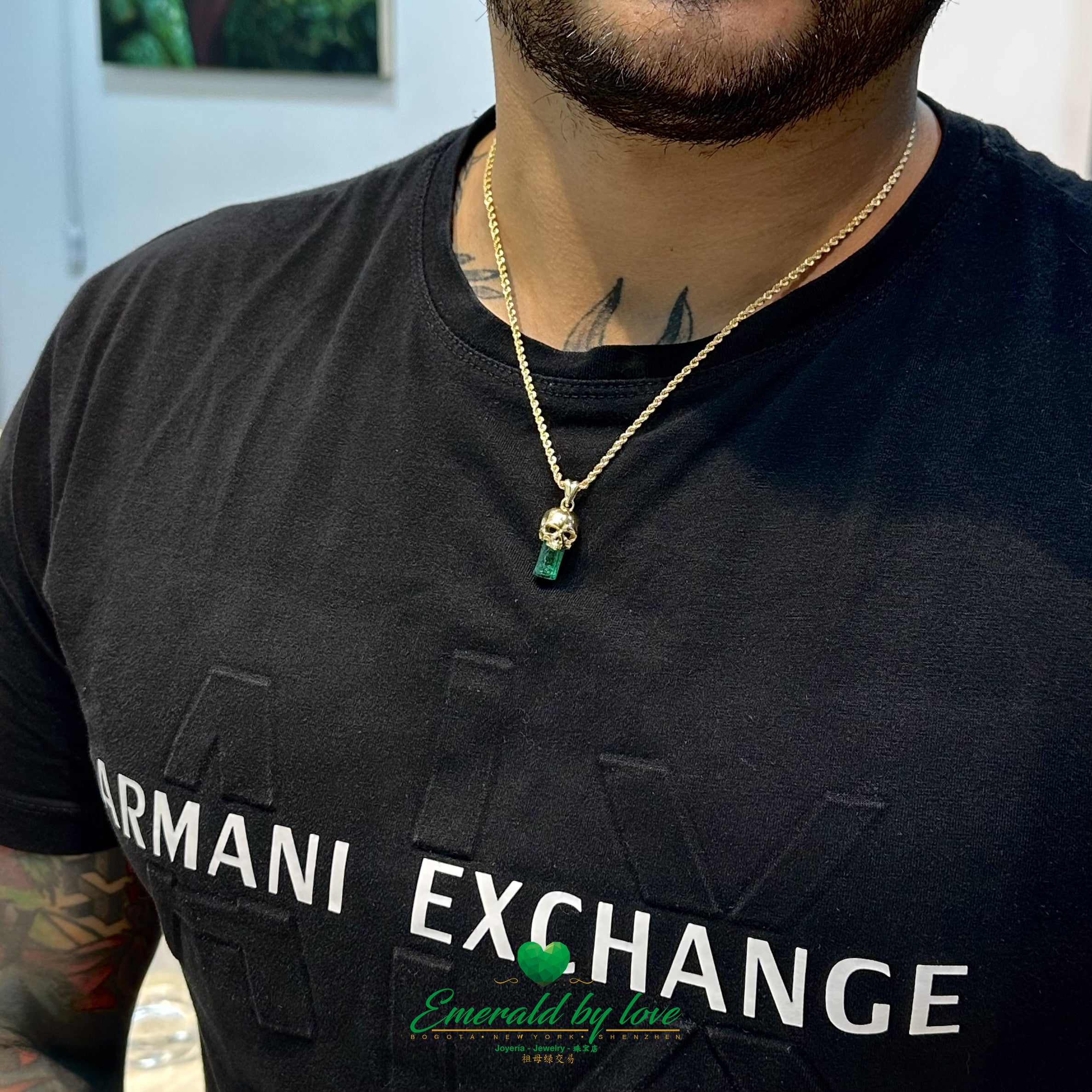 Skull Pendant in 18K Yellow Gold with Embedded Canutillo Colombian Emerald