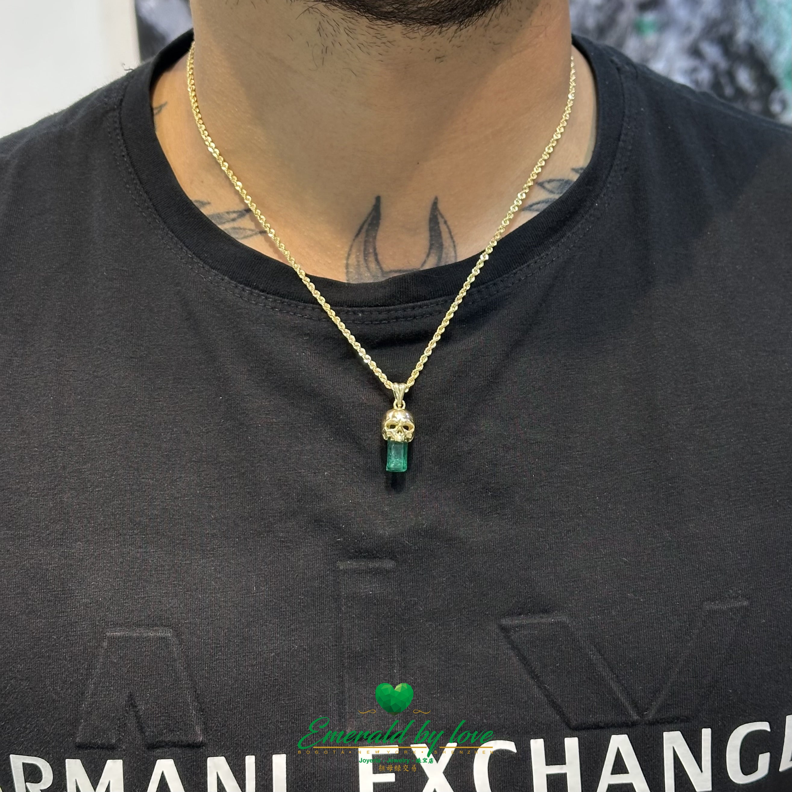 Skull Pendant in 18K Yellow Gold with Embedded Canutillo Colombian Emerald