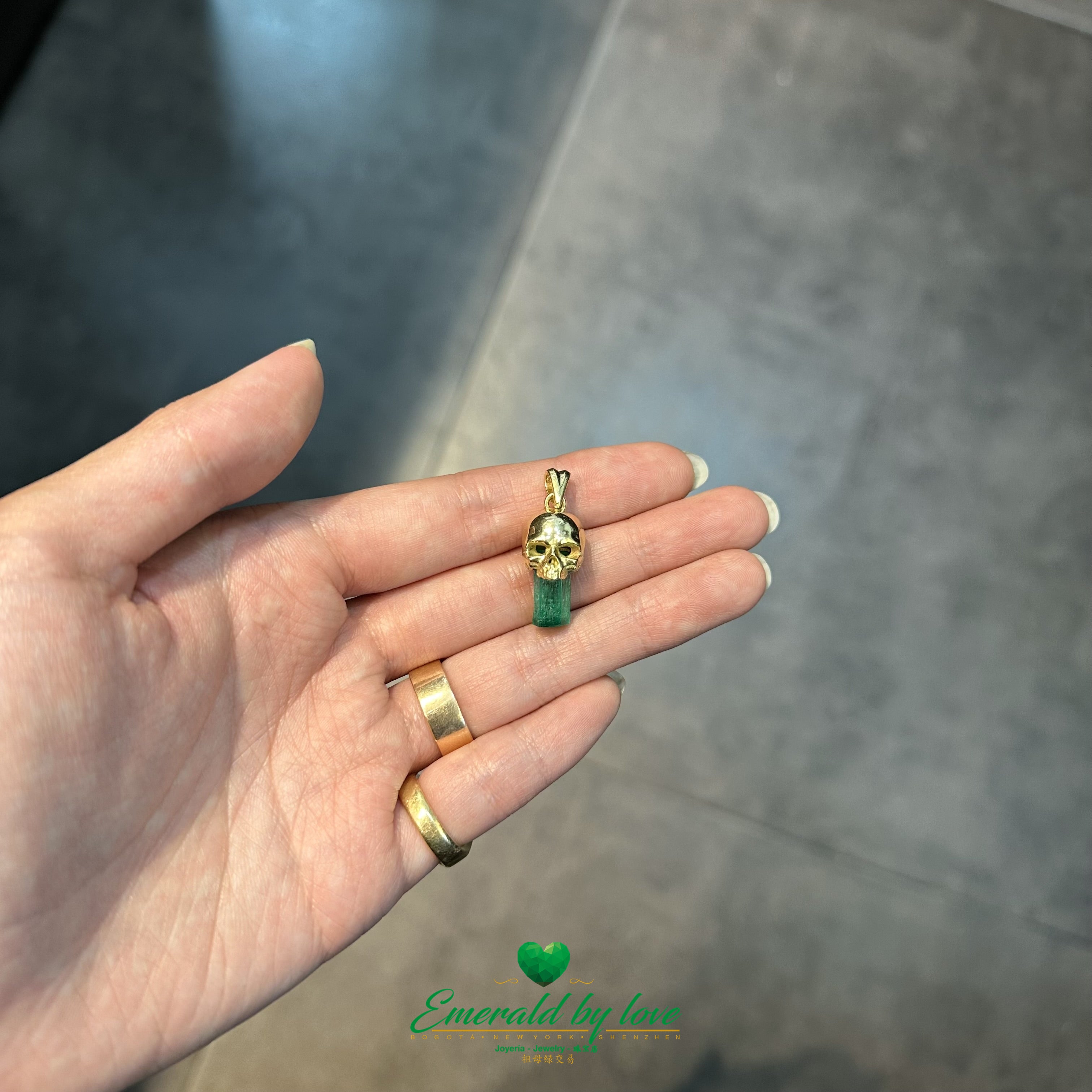 Skull Pendant in 18K Yellow Gold with Embedded Canutillo Colombian Emerald