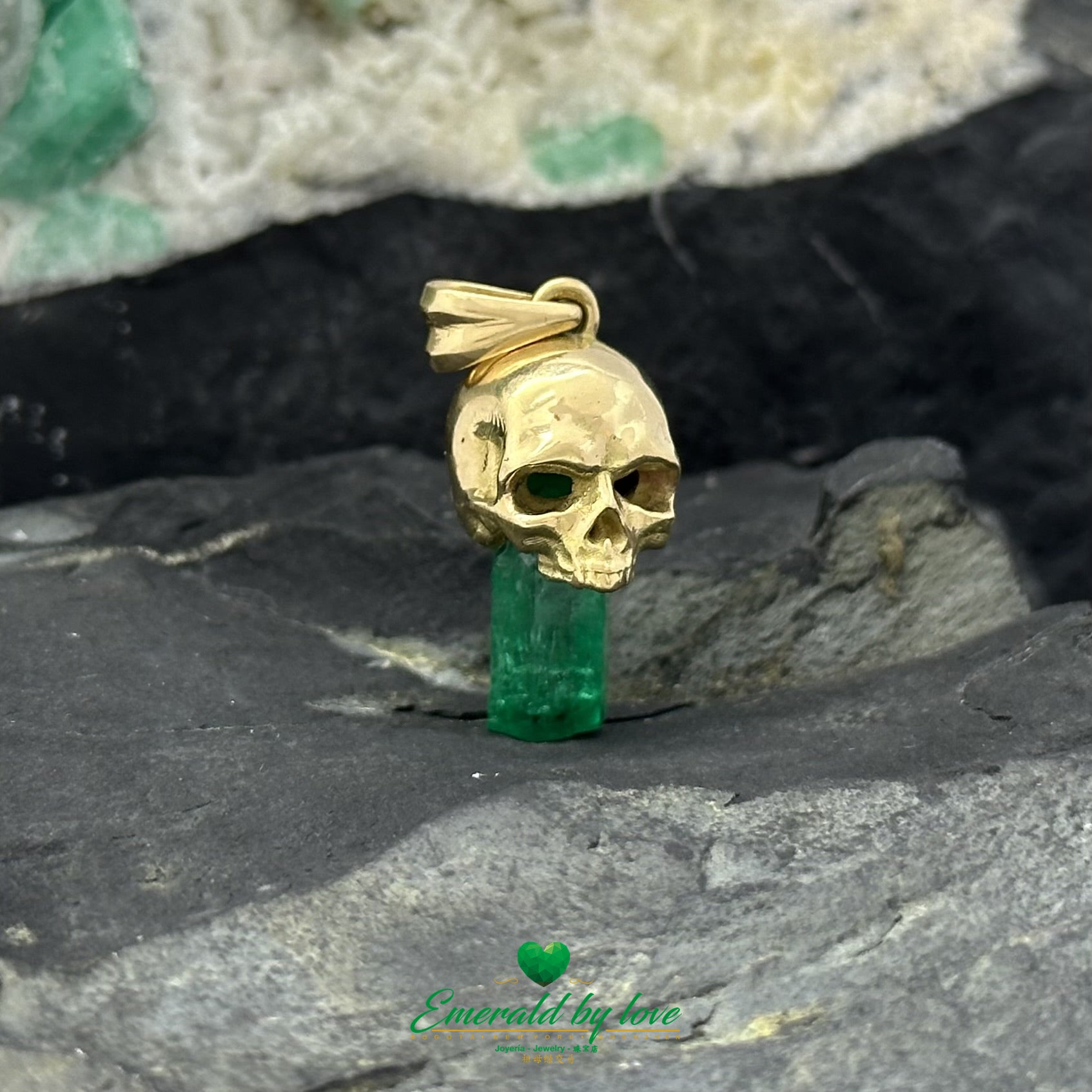 Skull Pendant in 18K Yellow Gold with Embedded Canutillo Colombian Emerald