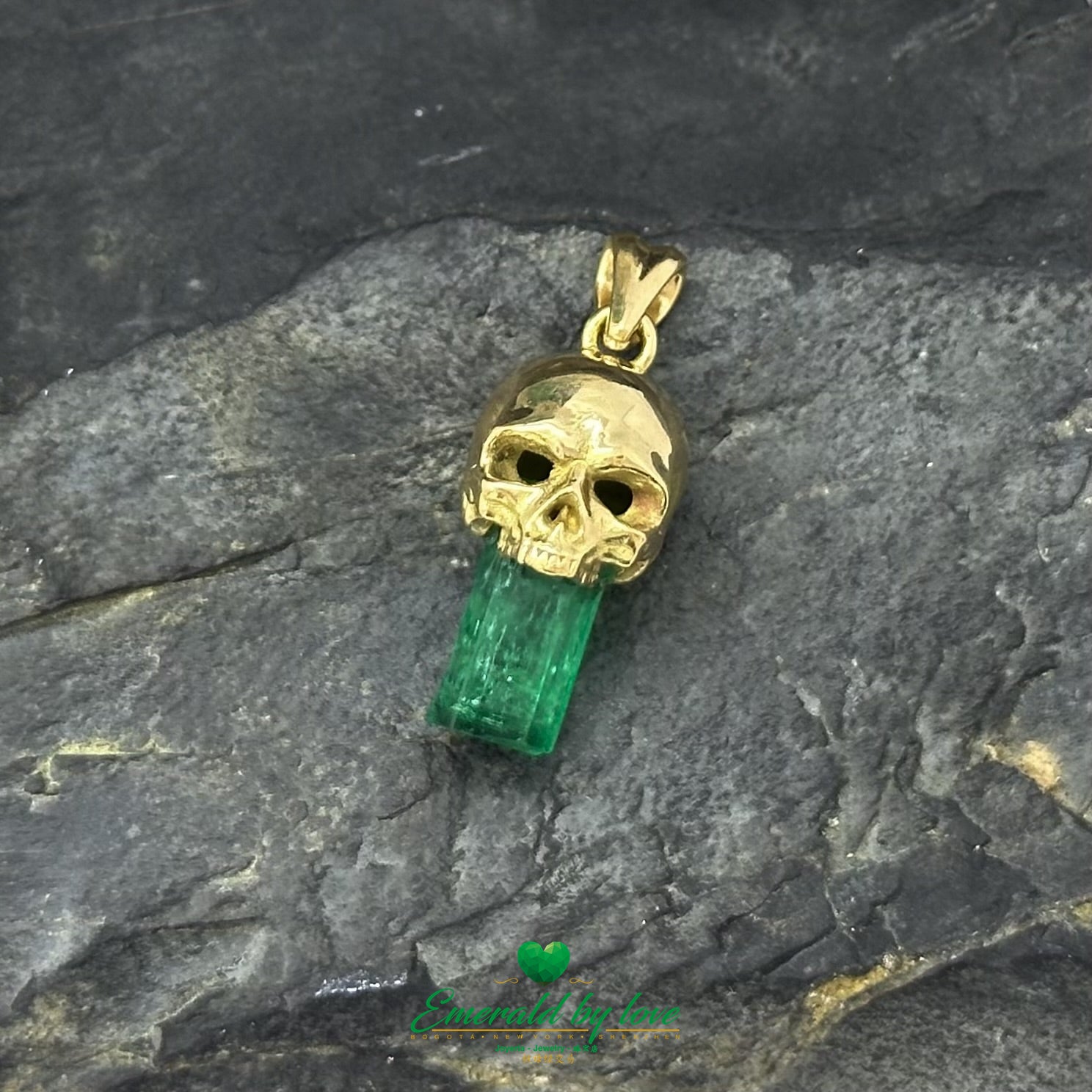 Skull Pendant in 18K Yellow Gold with Embedded Canutillo Colombian Emerald