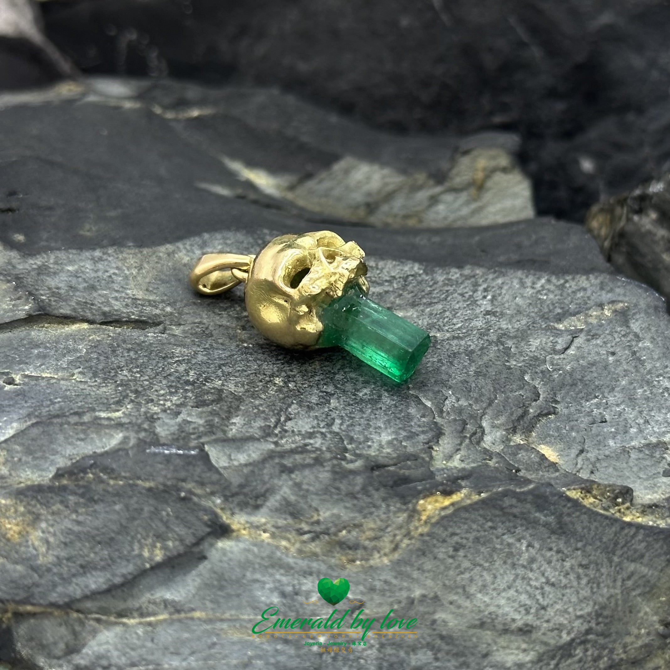 Skull Pendant in 18K Yellow Gold with 3.22ct Canutillo Colombian Emerald