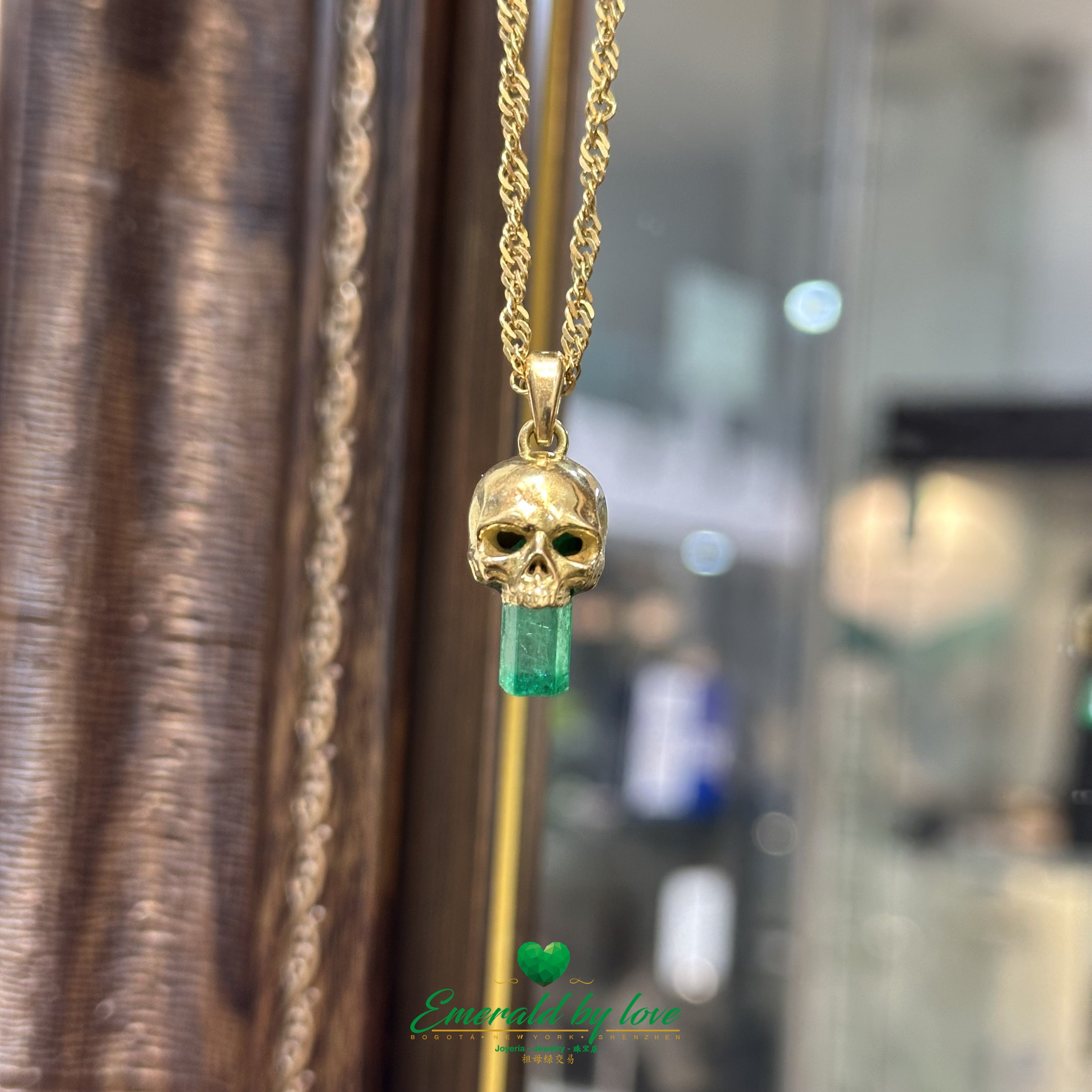 Skull Pendant in 18K Yellow Gold with 3.22ct Canutillo Colombian Emerald