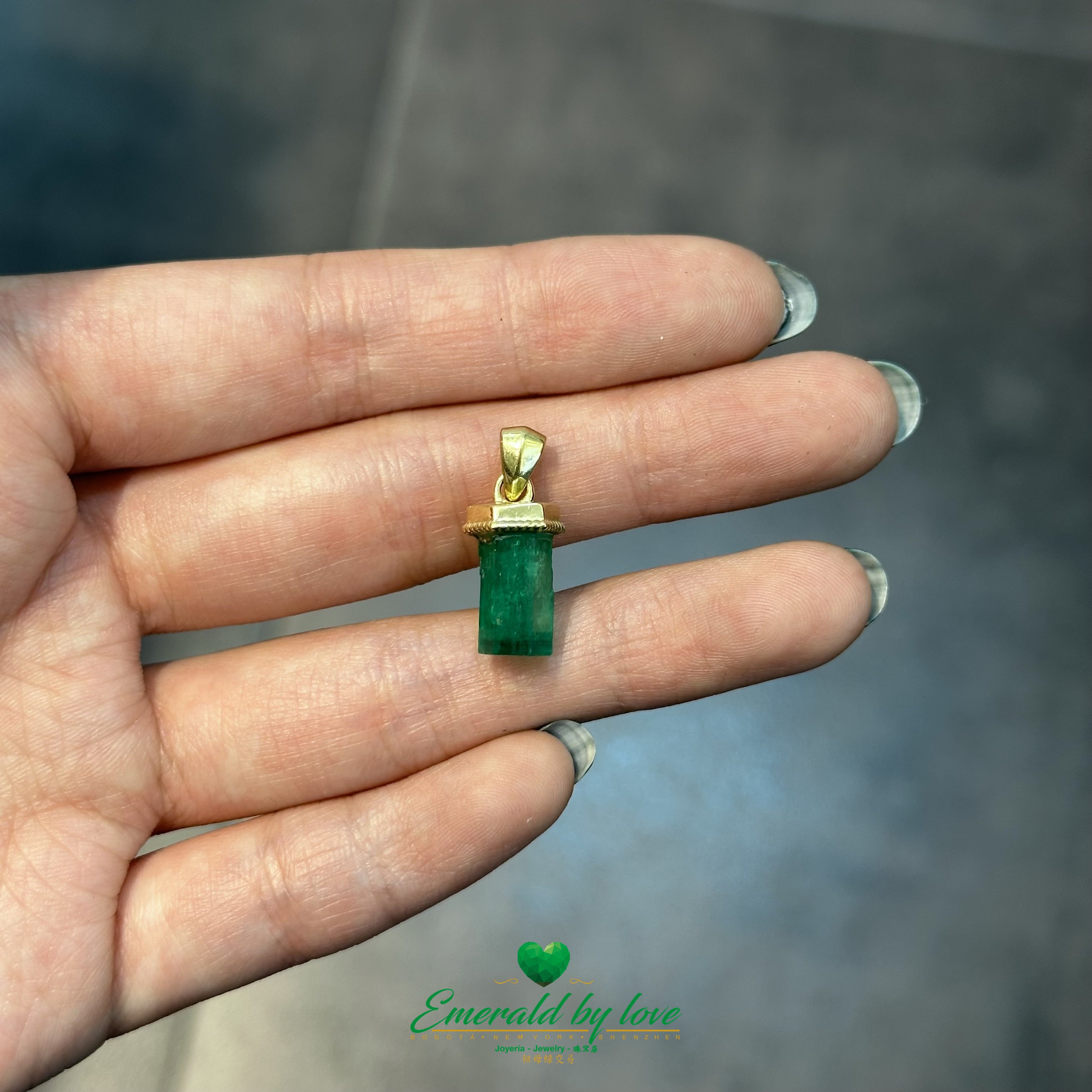 Traditional Canutillo Pendant in 18K Yellow Gold