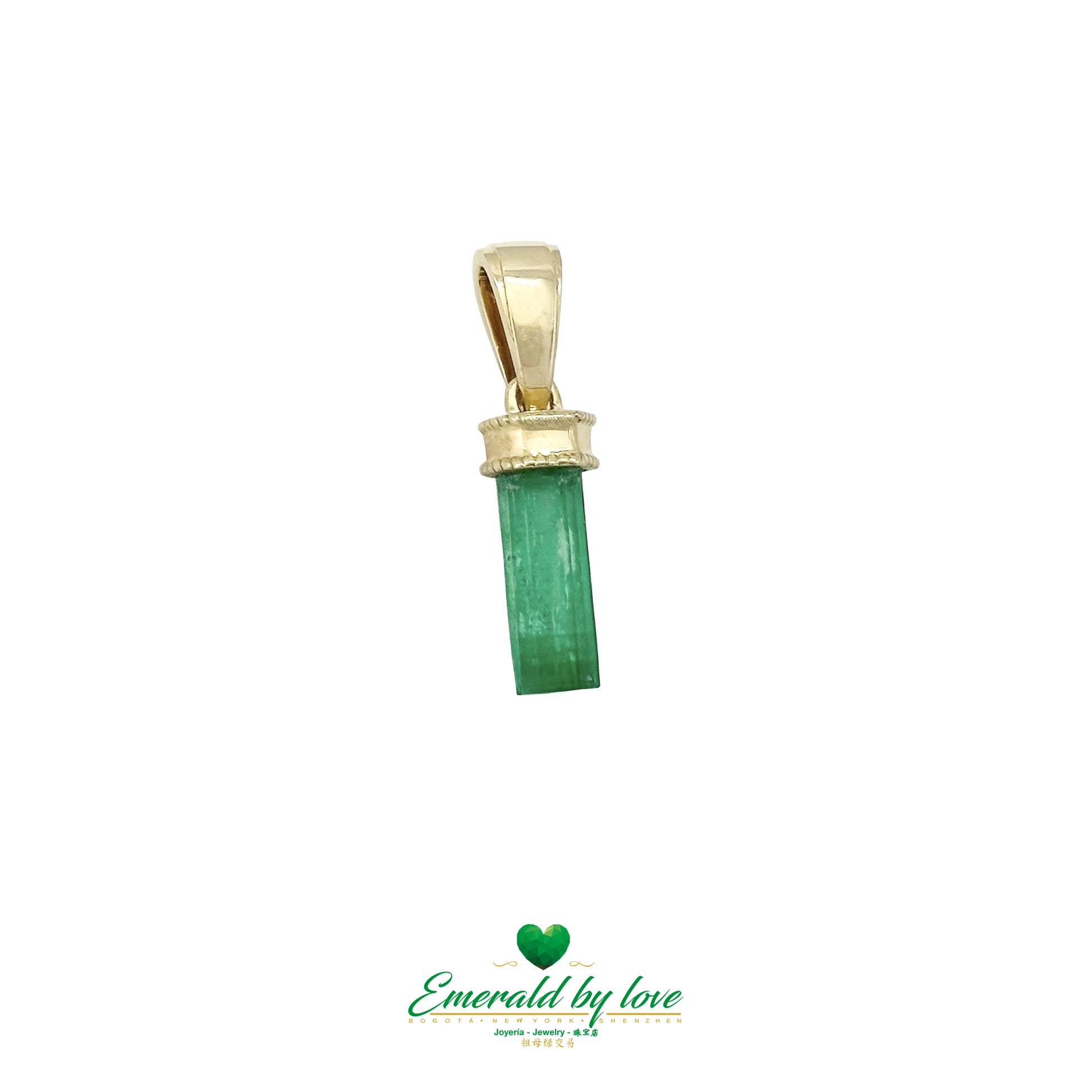 Traditional 18K Yellow Gold Pendant with Colombian Emerald