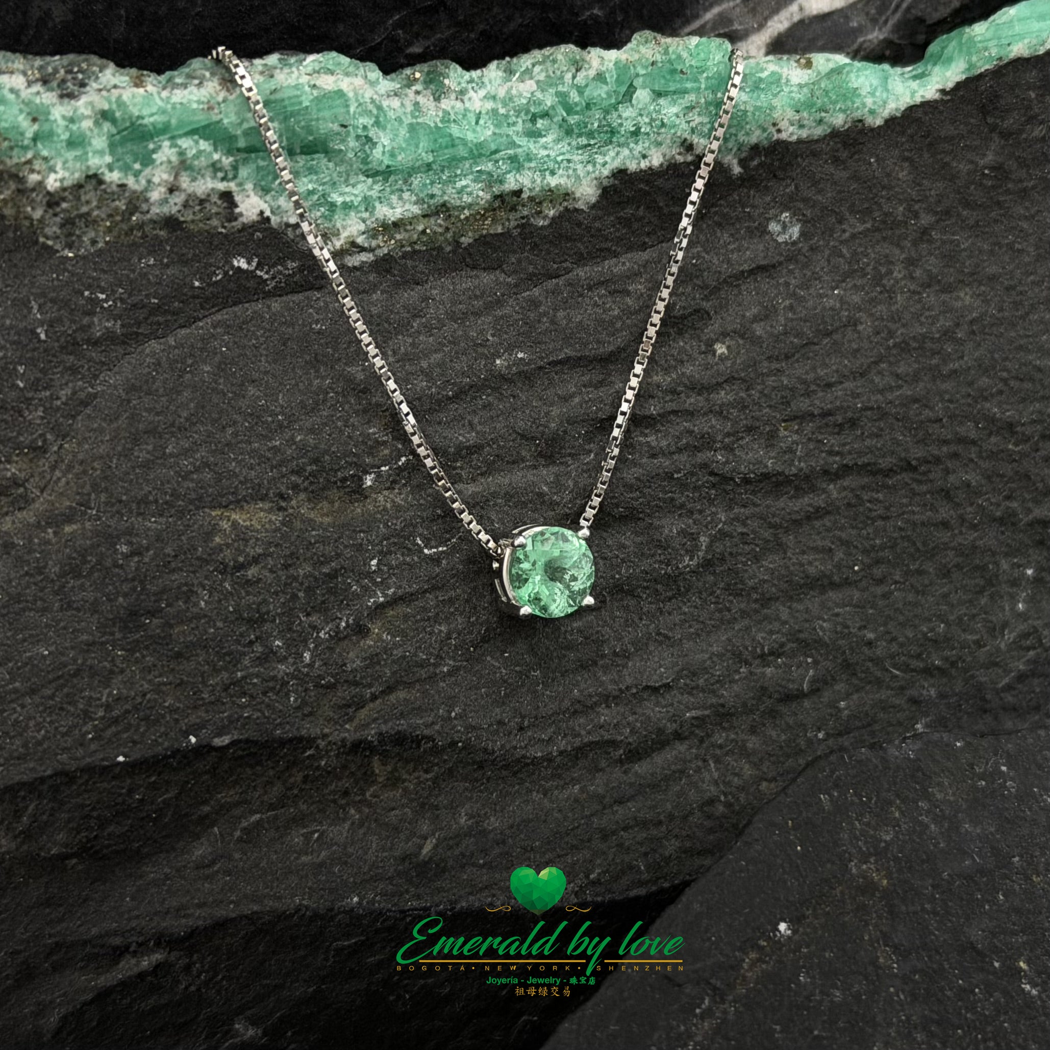 White Gold Solitaire Pendant with Round Crystal Emerald