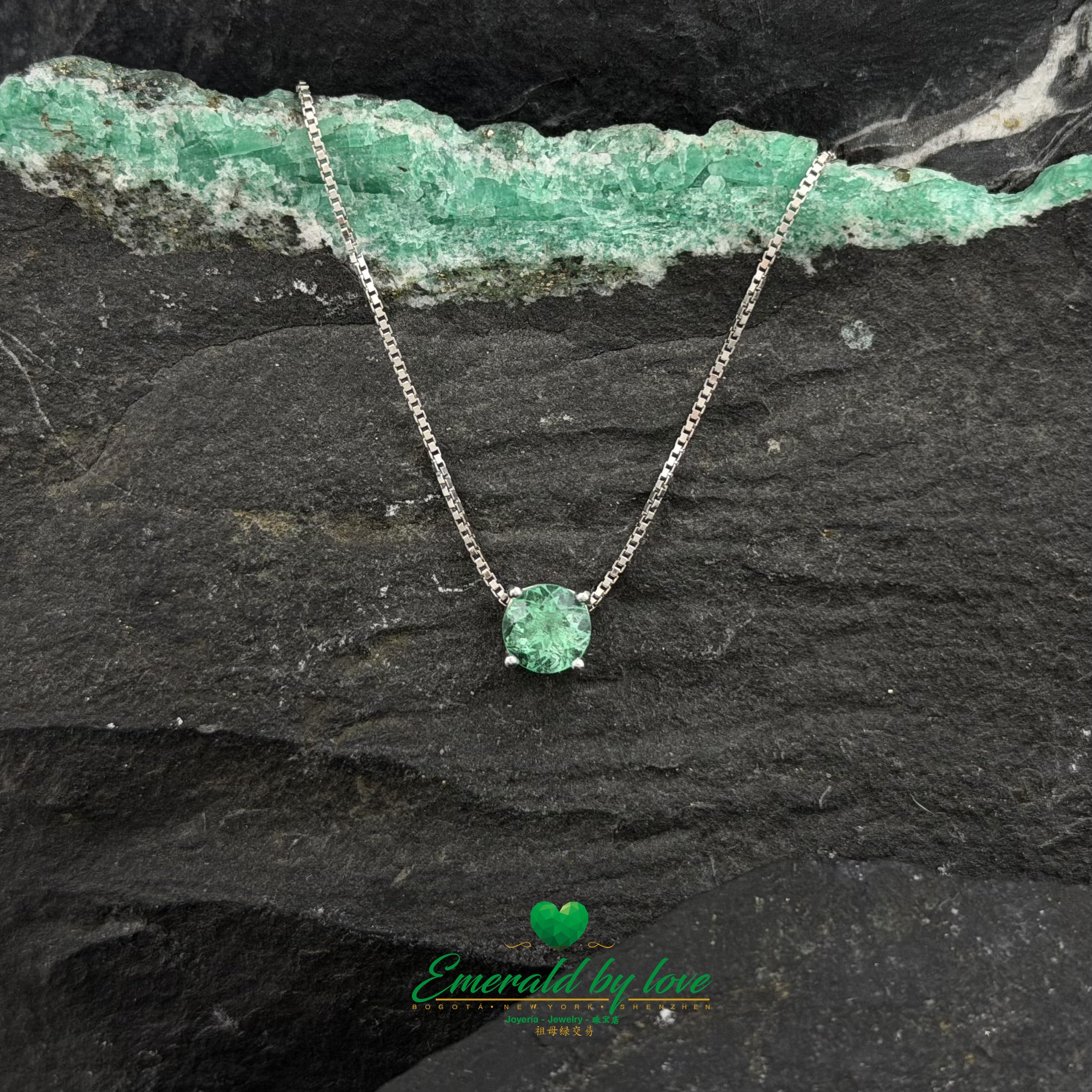 White Gold Solitaire Pendant with Round Crystal Emerald
