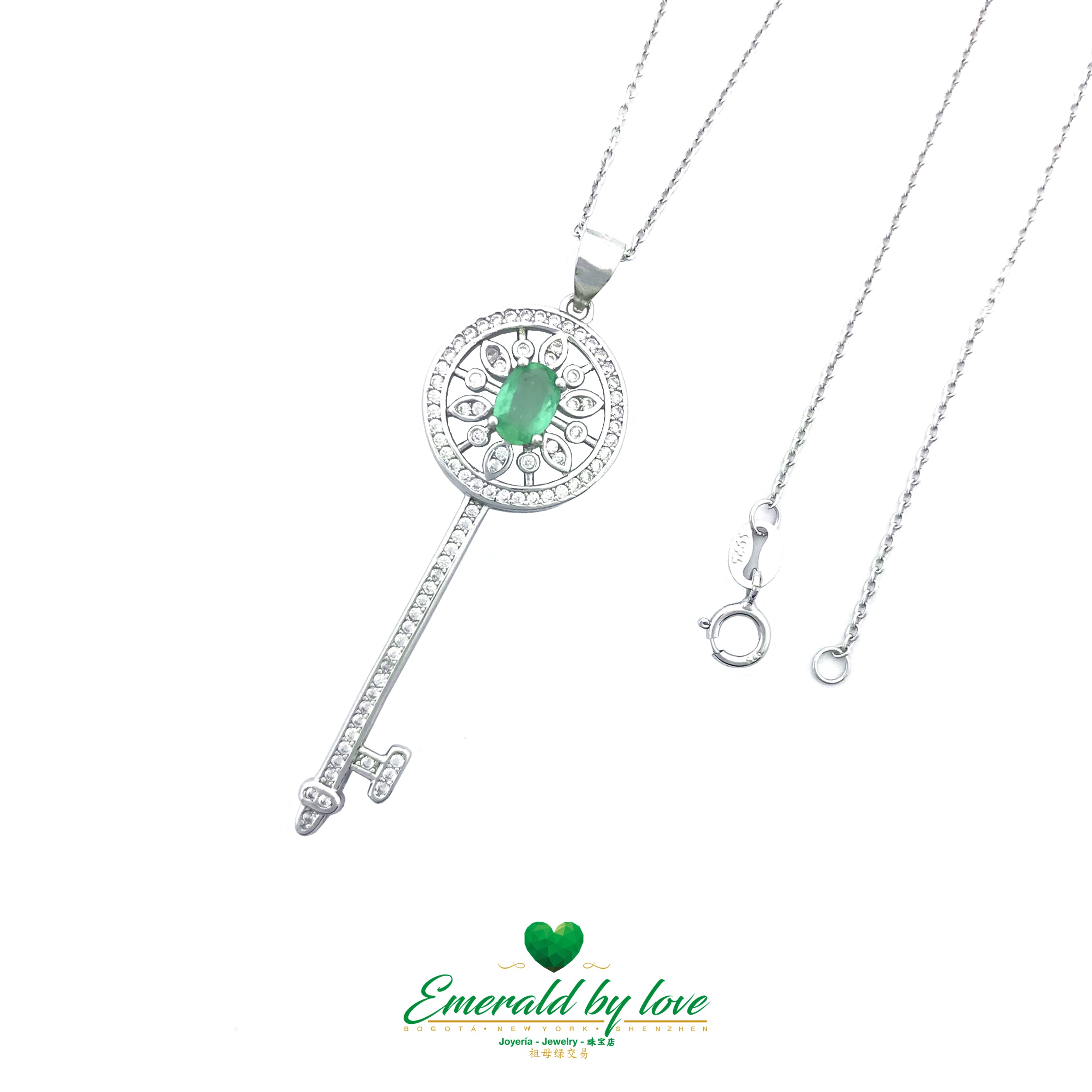 Medium-Sized Key Pendant in Sterling Silver with Oval Central Emerald