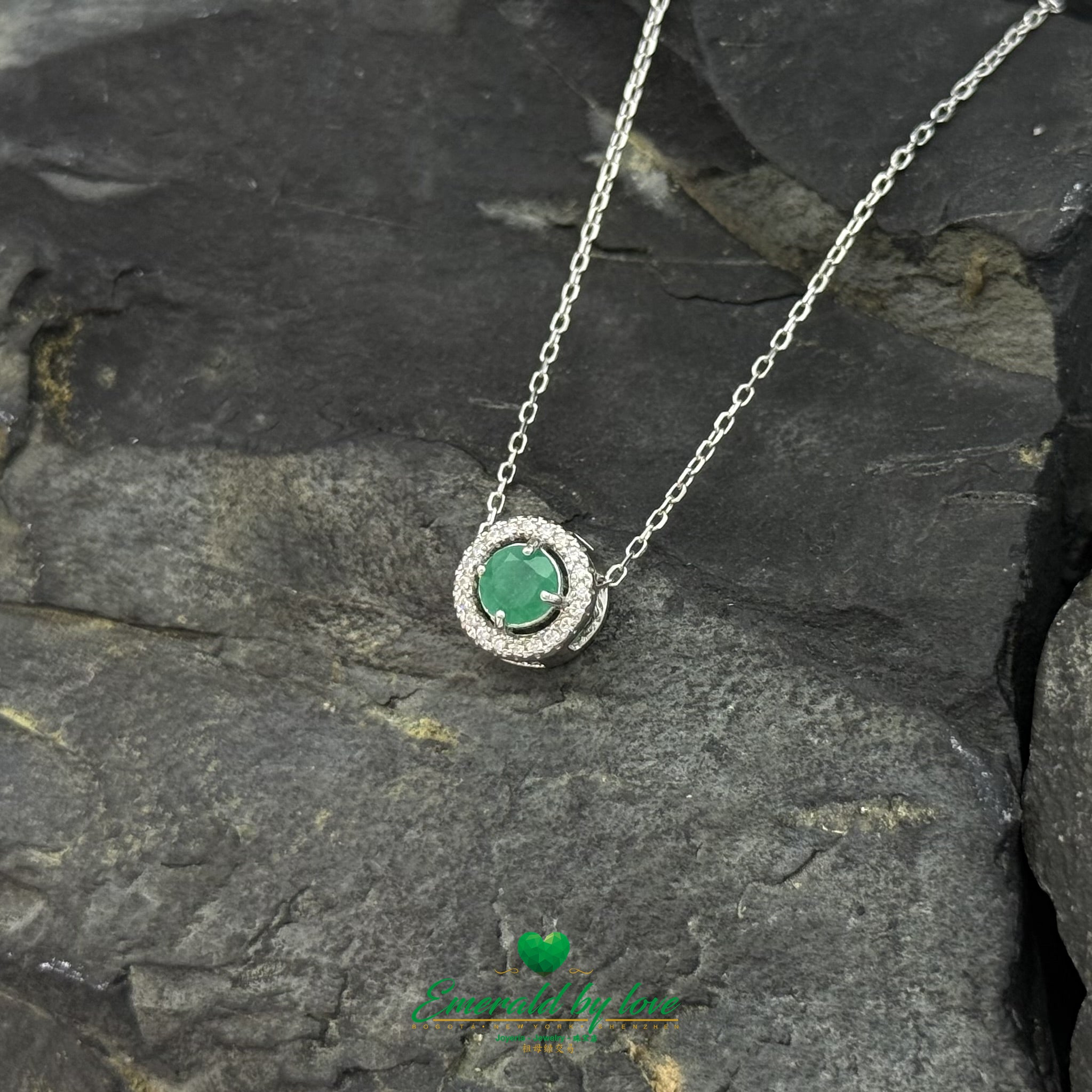 Round Marquise Pendant with Central Emerald & Zircon Halo – Floating Chain Design in 925 Silver