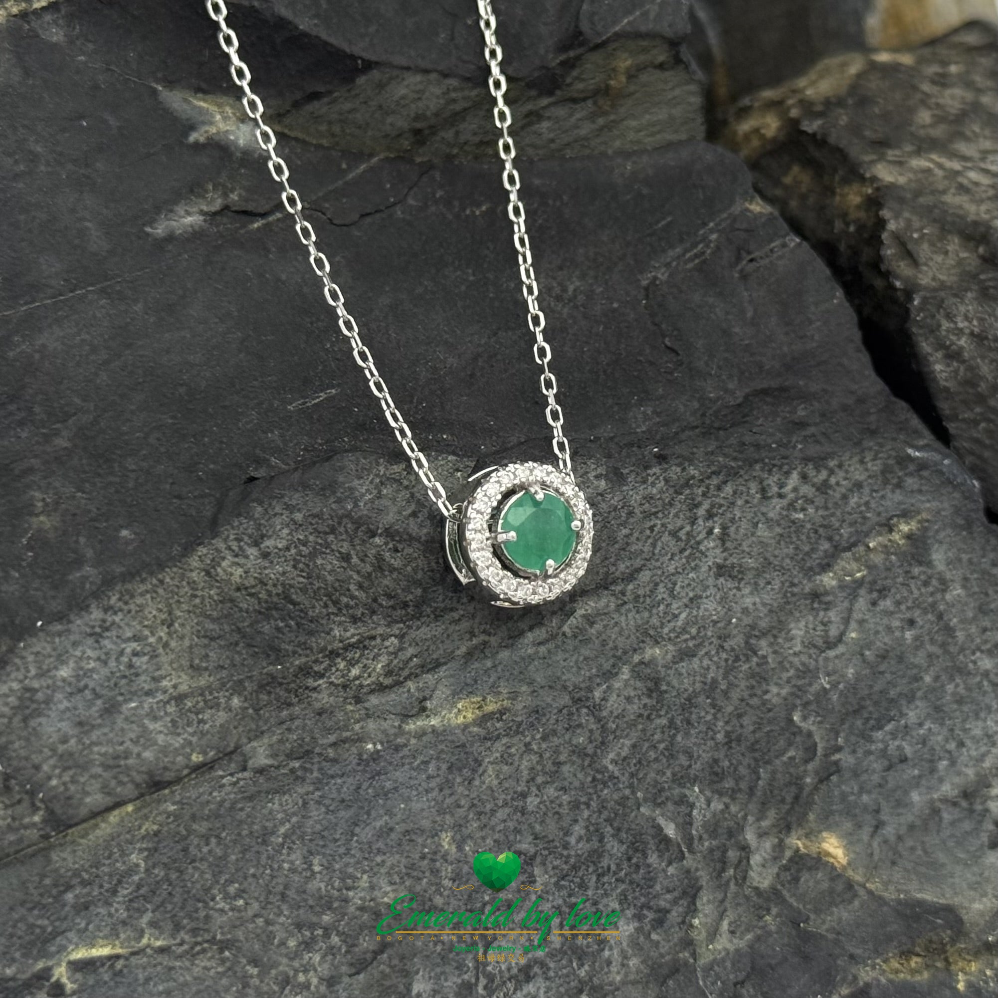 Round Marquise Pendant with Central Emerald & Zircon Halo – Floating Chain Design in 925 Silver