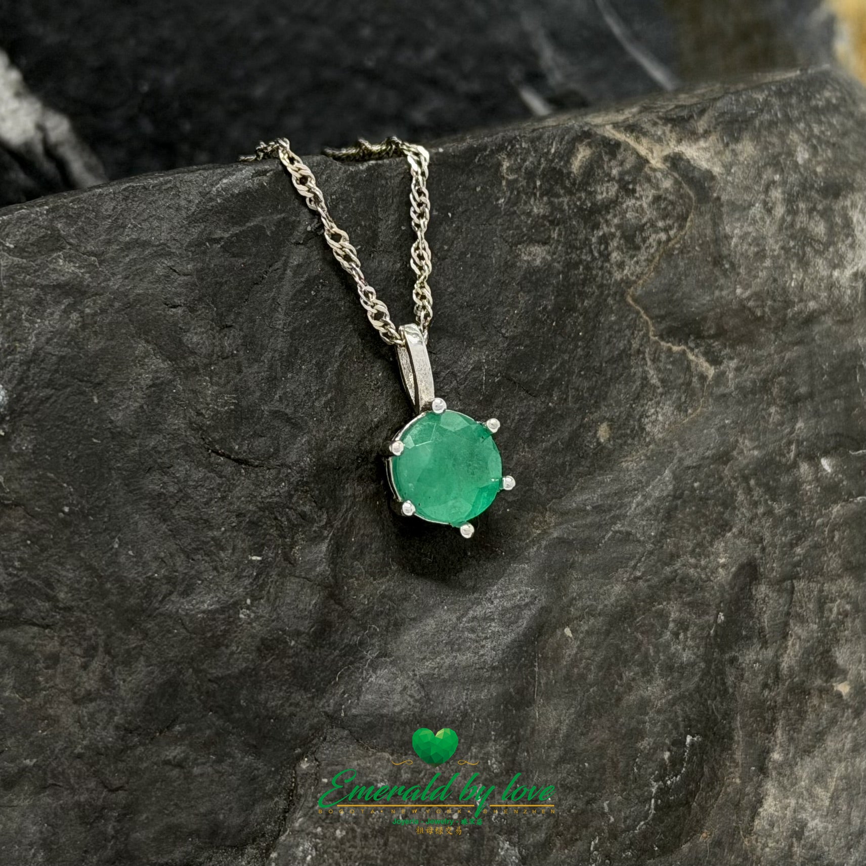 Round Emerald Solitaire Pendant in Sterling Silver – 6 Prong Setting