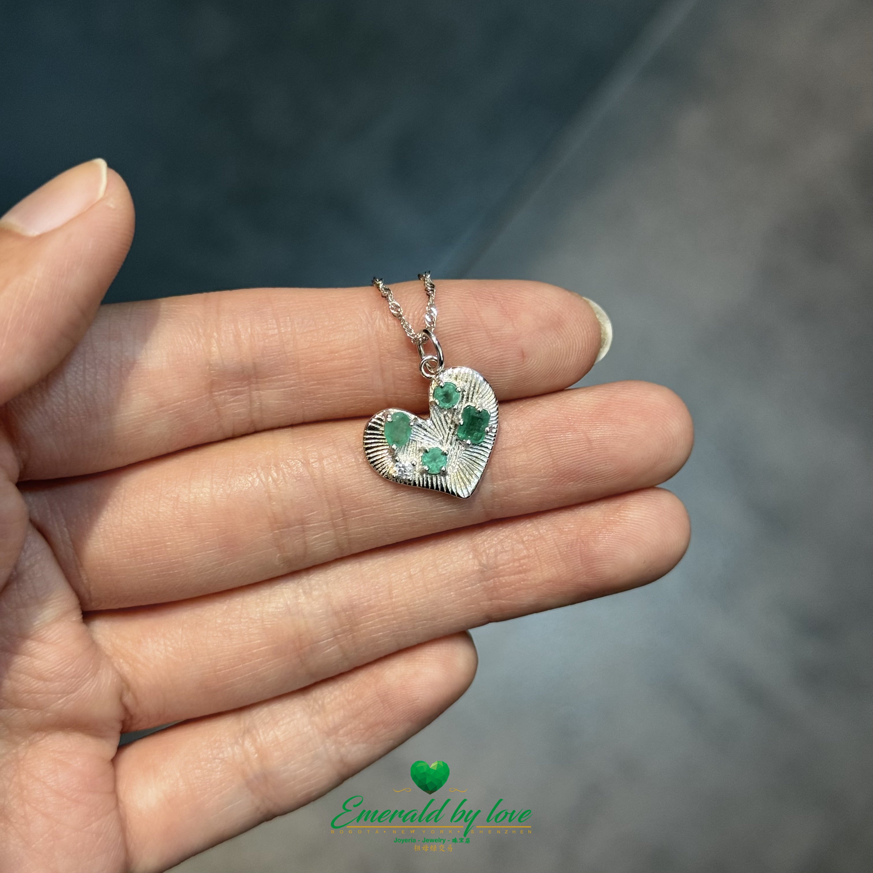 Heart-Shaped Pendant with Mixed Emeralds and Decorative Zircon – 925 Silver Charm