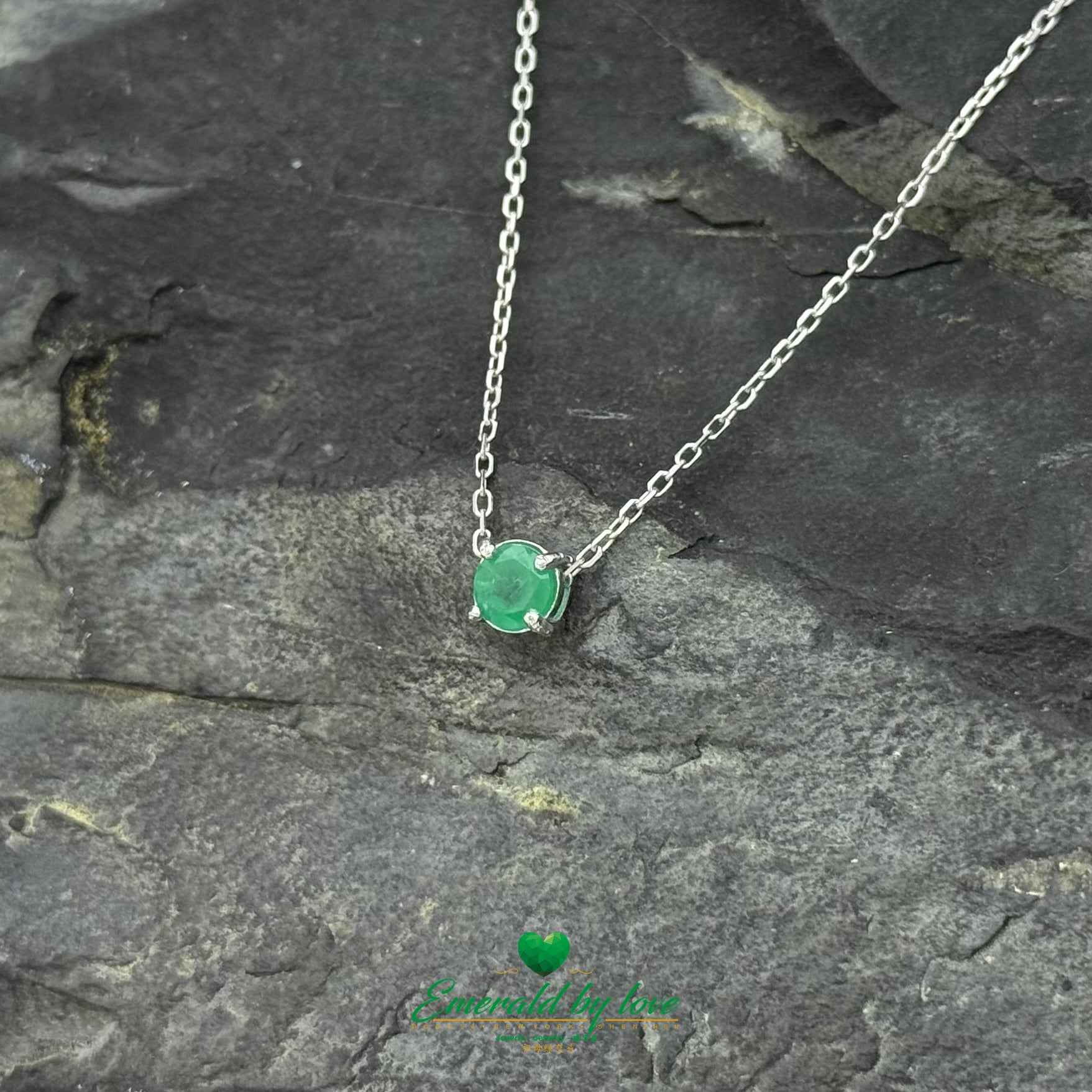 925 Silver Solitaire Pendant with Round Crystal-Cut Colombian Emerald