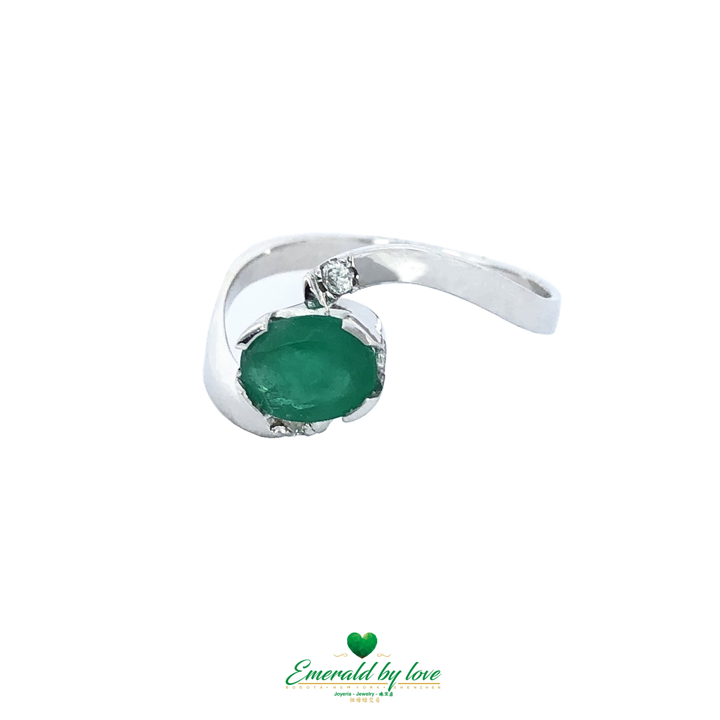 Delicado Anillo de Esmeralda Colombiana en Oro Blanco de 18K