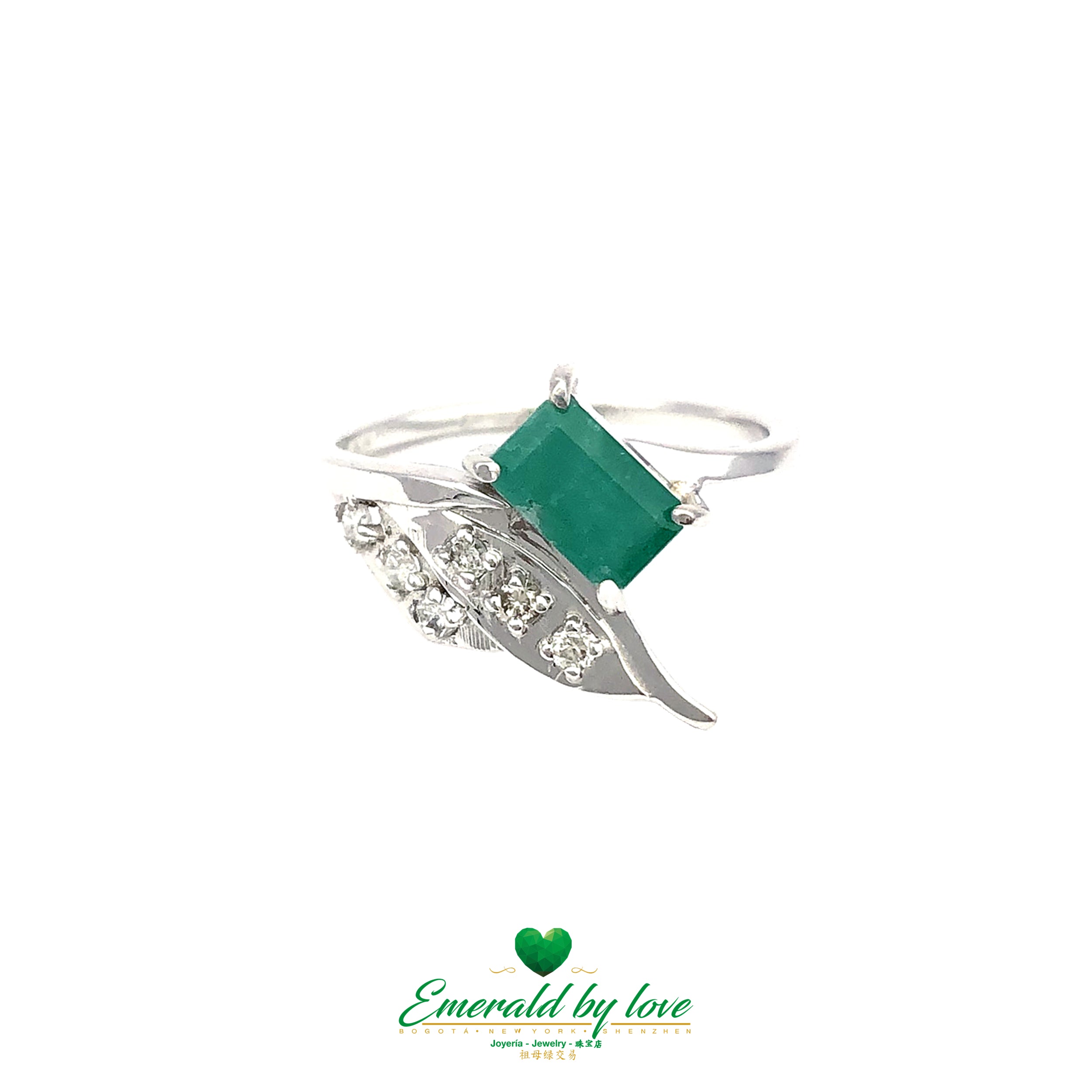 Feather Square-shaped Colombian emerald in 18 karats white gold