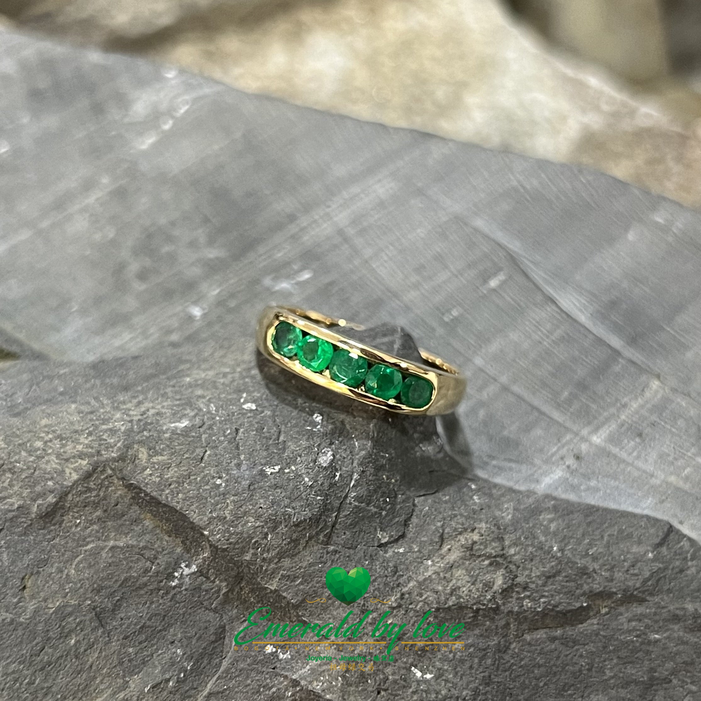 Yellow Gold Round Emerald Band: Timeless Elegance