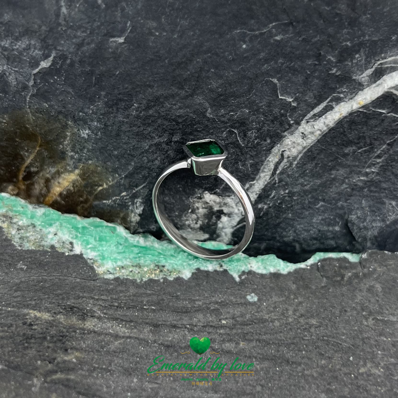 Square-Cut Emerald White Gold Ring with Bezel Setting