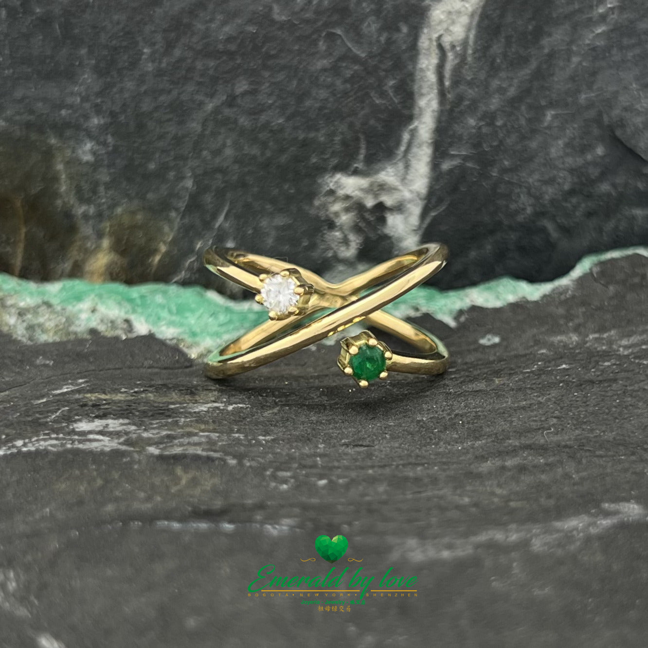 Atomic Elegance: Yellow Gold Ring with Round Emerald and Diamond Atom Design