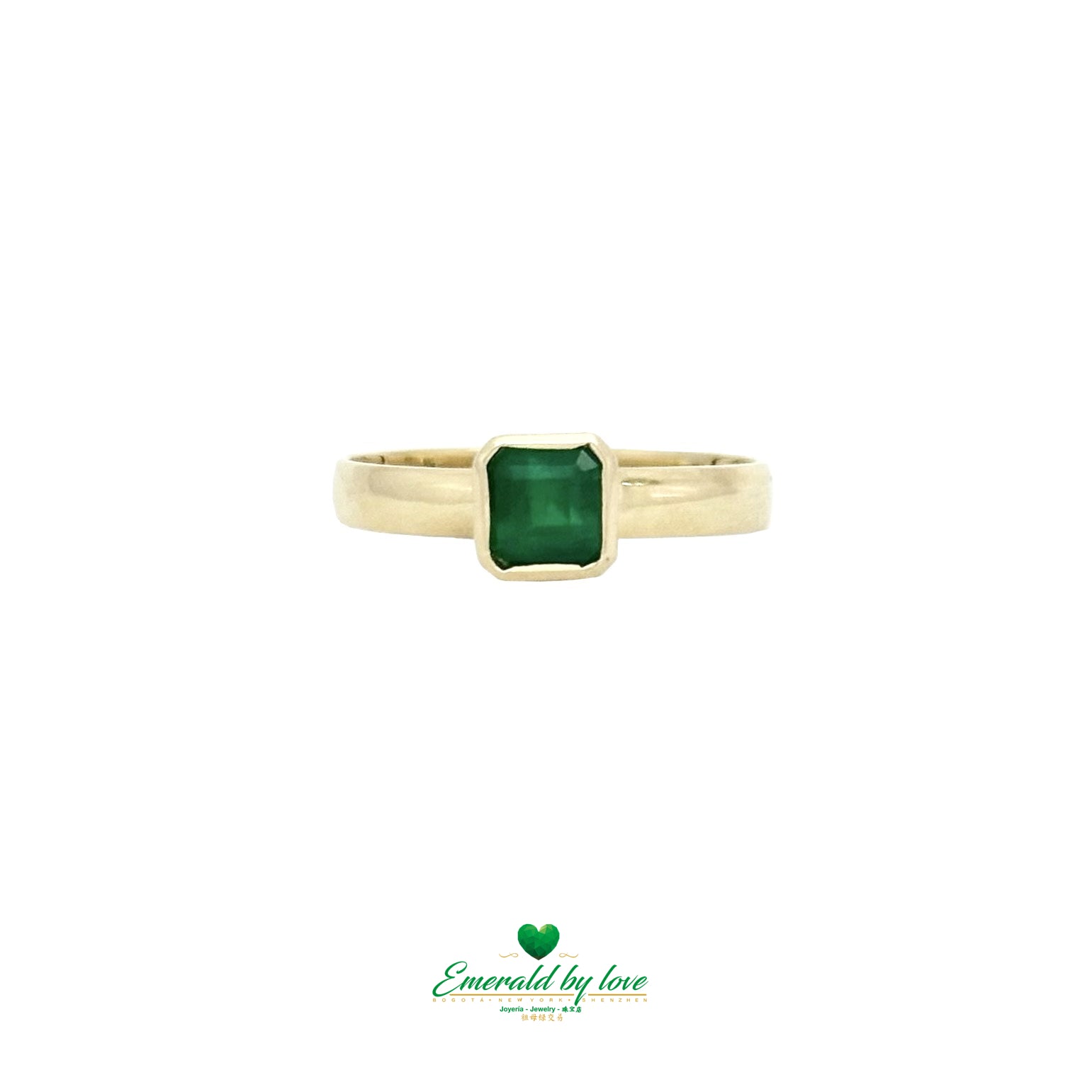 Bague raffinée en or jaune avec émeraude de 0,64 ct sertie en chaton carré